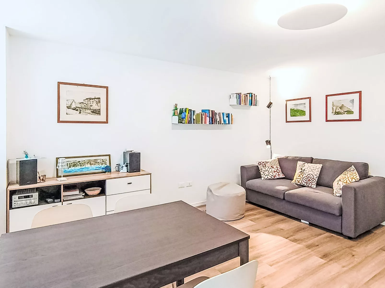 Tra gli Ulivi - Dedans