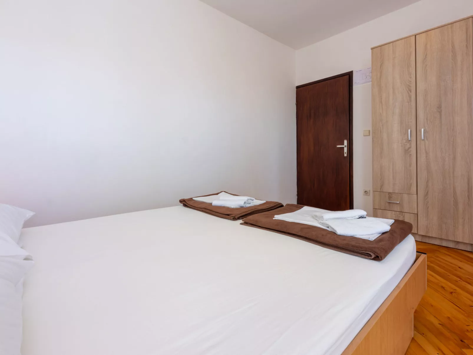 TUSTONJIC SOBA 1 / HR-10793-03 - Inside