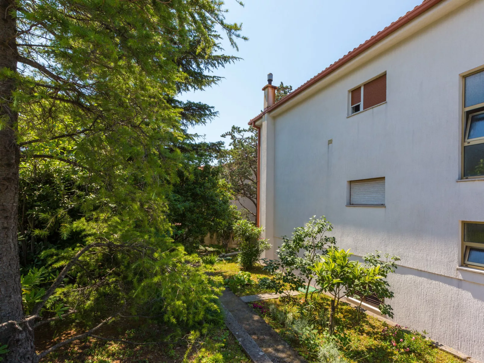 BELA 2 / HR-03564-02 - Outside