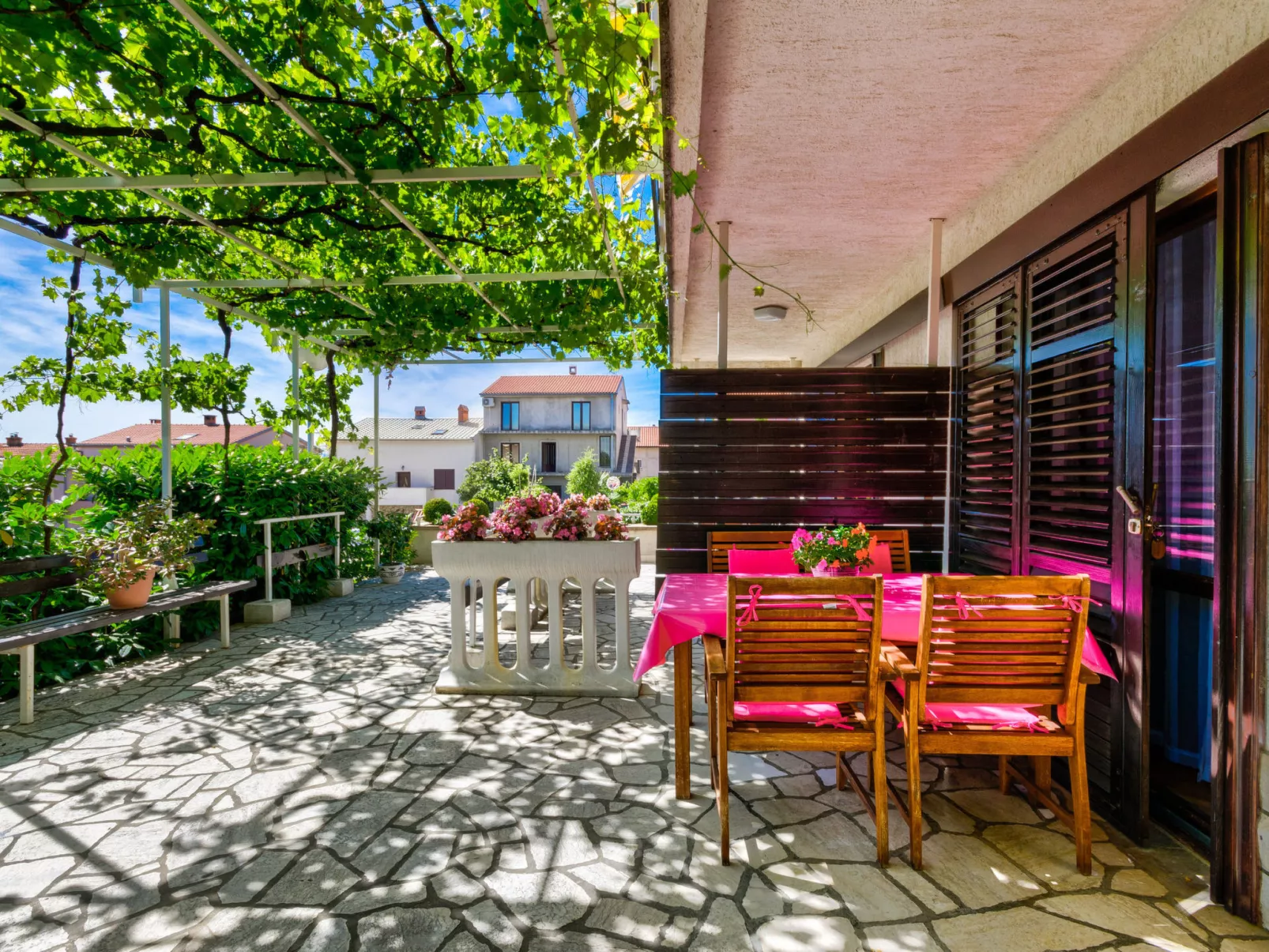 BRUKETA 3 / HR-08079-03 - Draußen