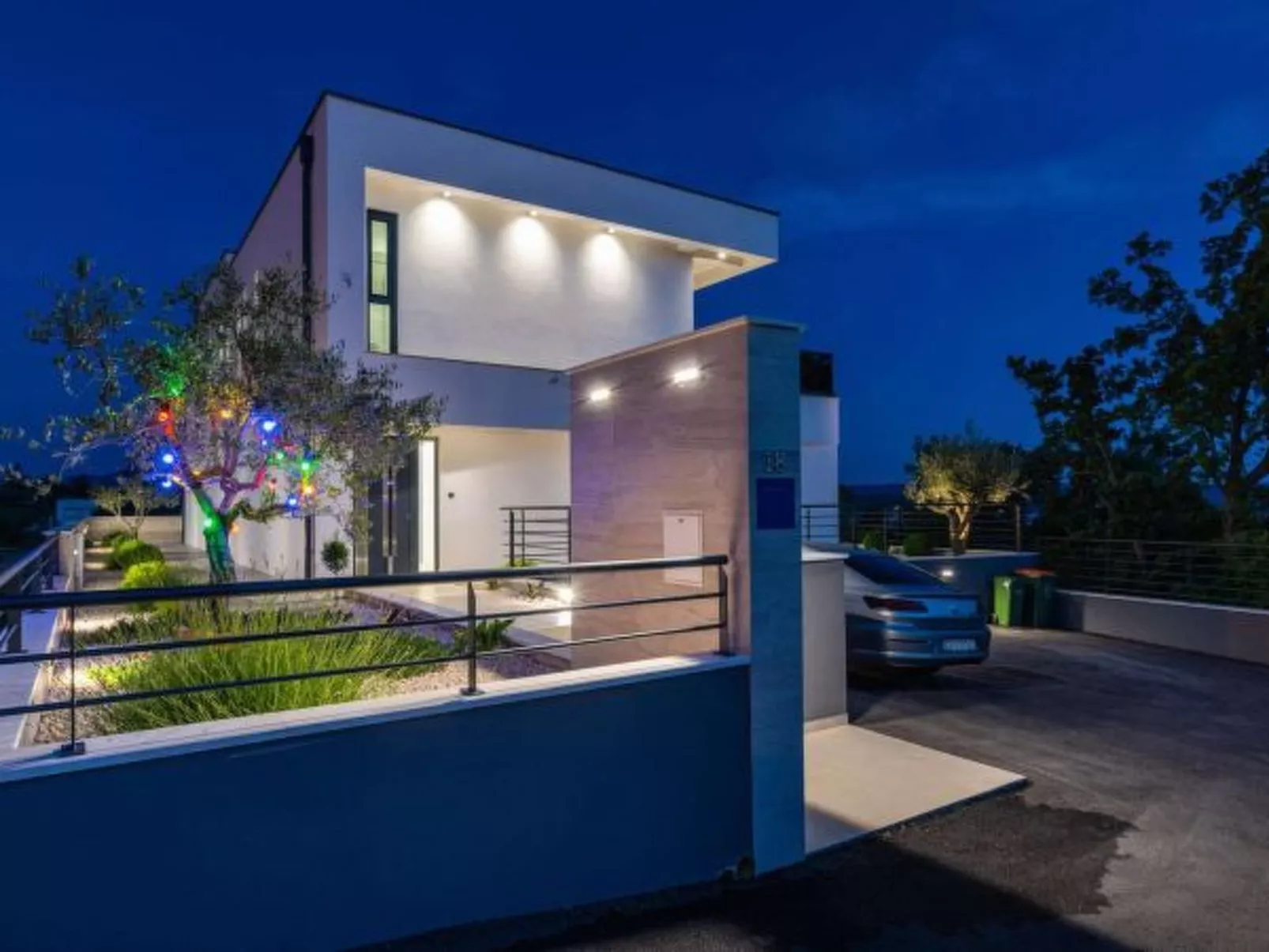 Villa Royal Hill with pool - Image-tags.info