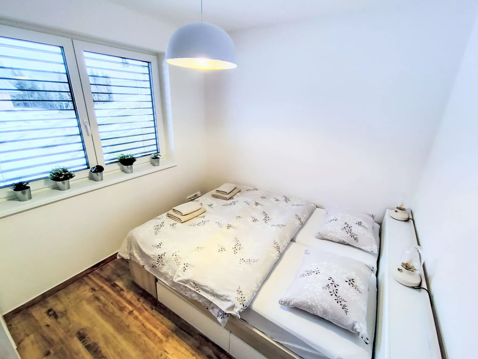 Ground Oasis with Terrace - Inside