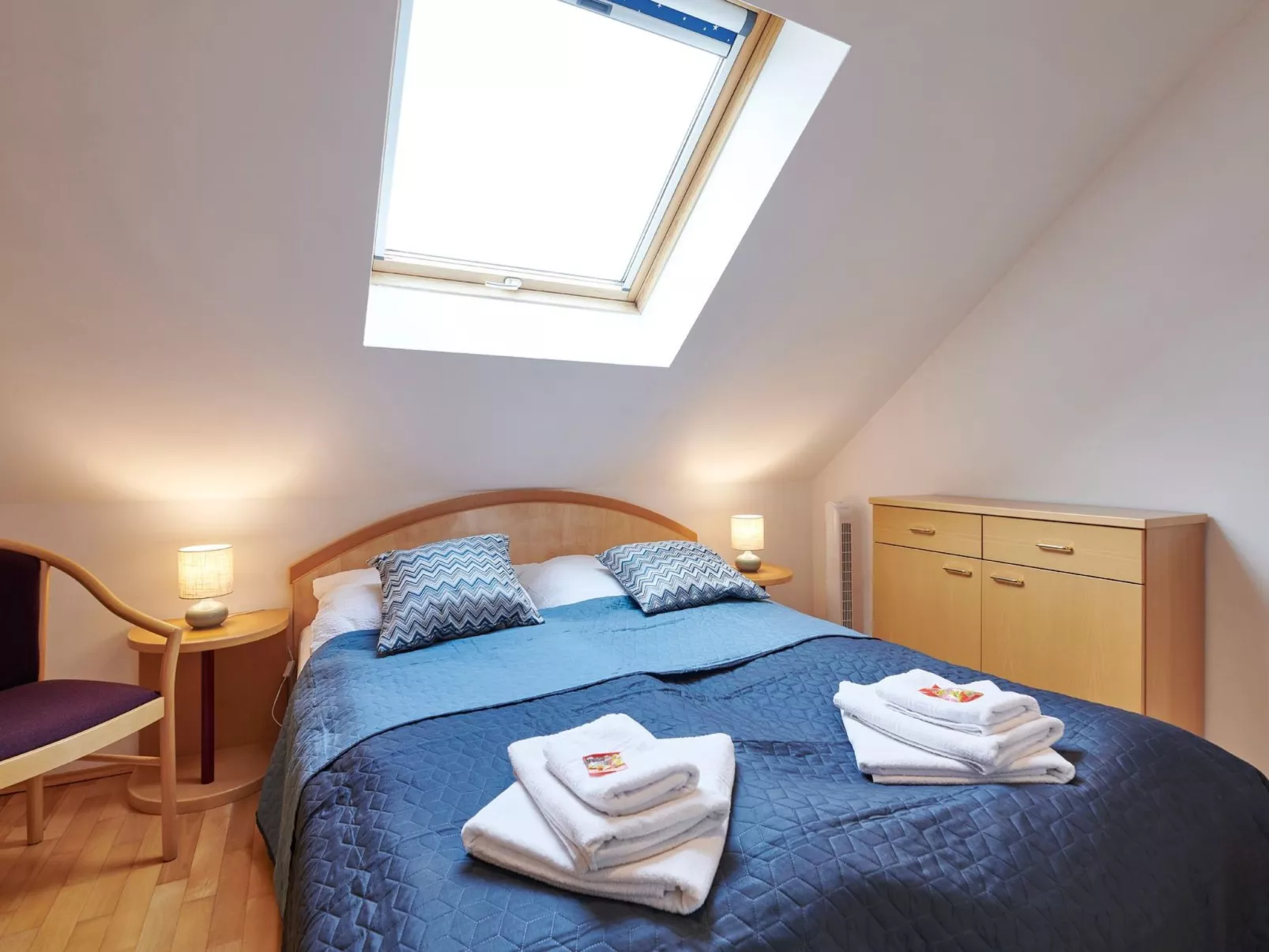 DAS BURGENNEST - Drinnen