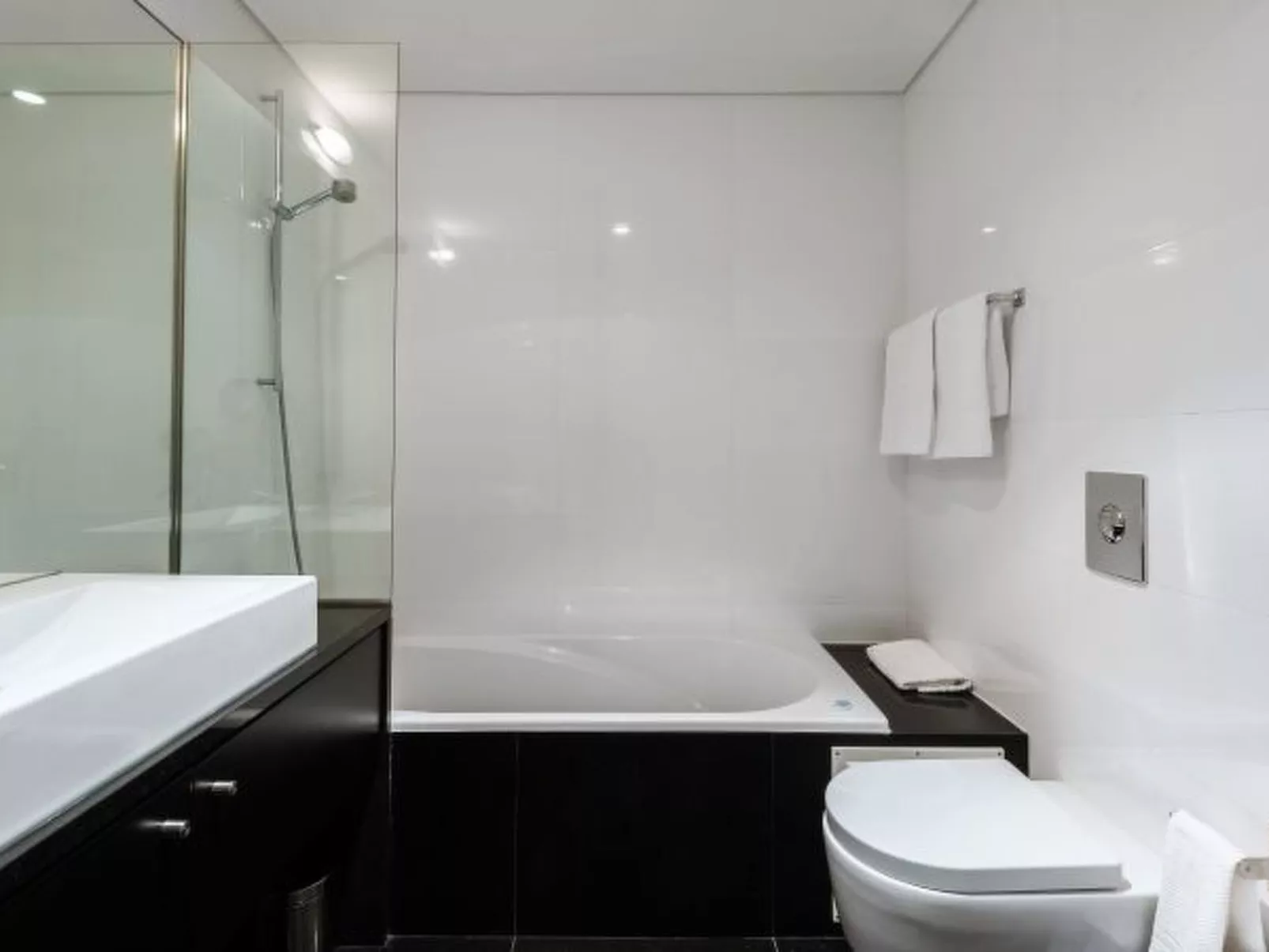 L'Orangerie - Inside