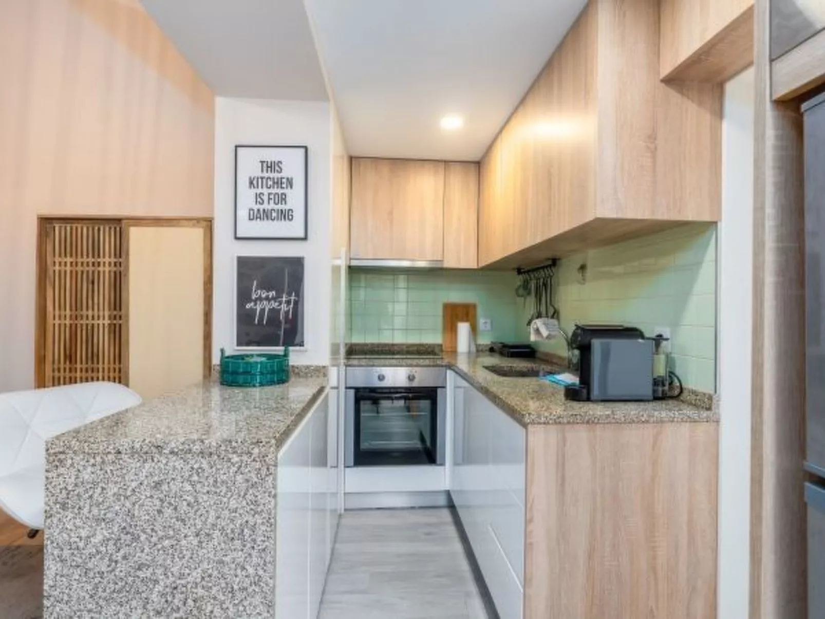 CITY CENTER COMFORT APARTMENT B by VACATIONY - Inside