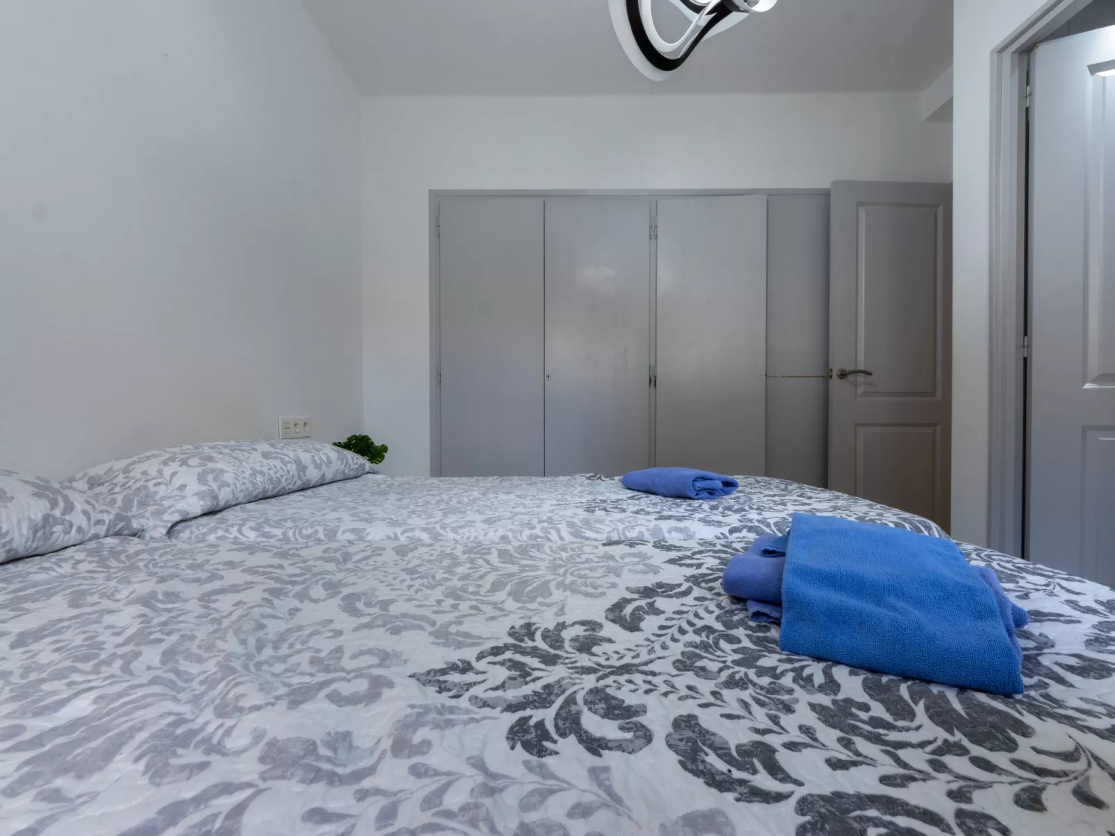 Higini Angles - Inside