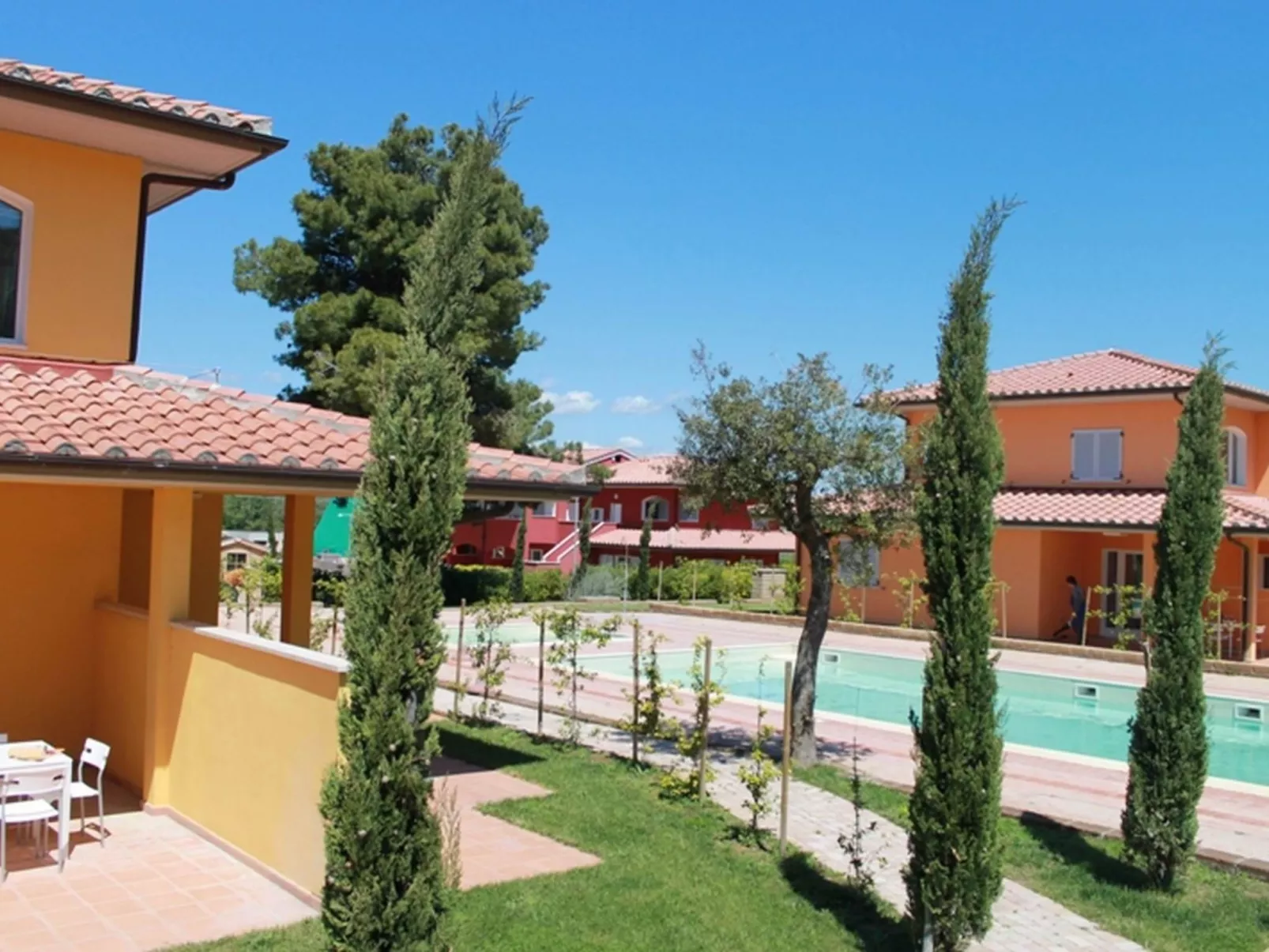 Unterkunft mit privater Terrasse, Gemeinschaftspool - Outside