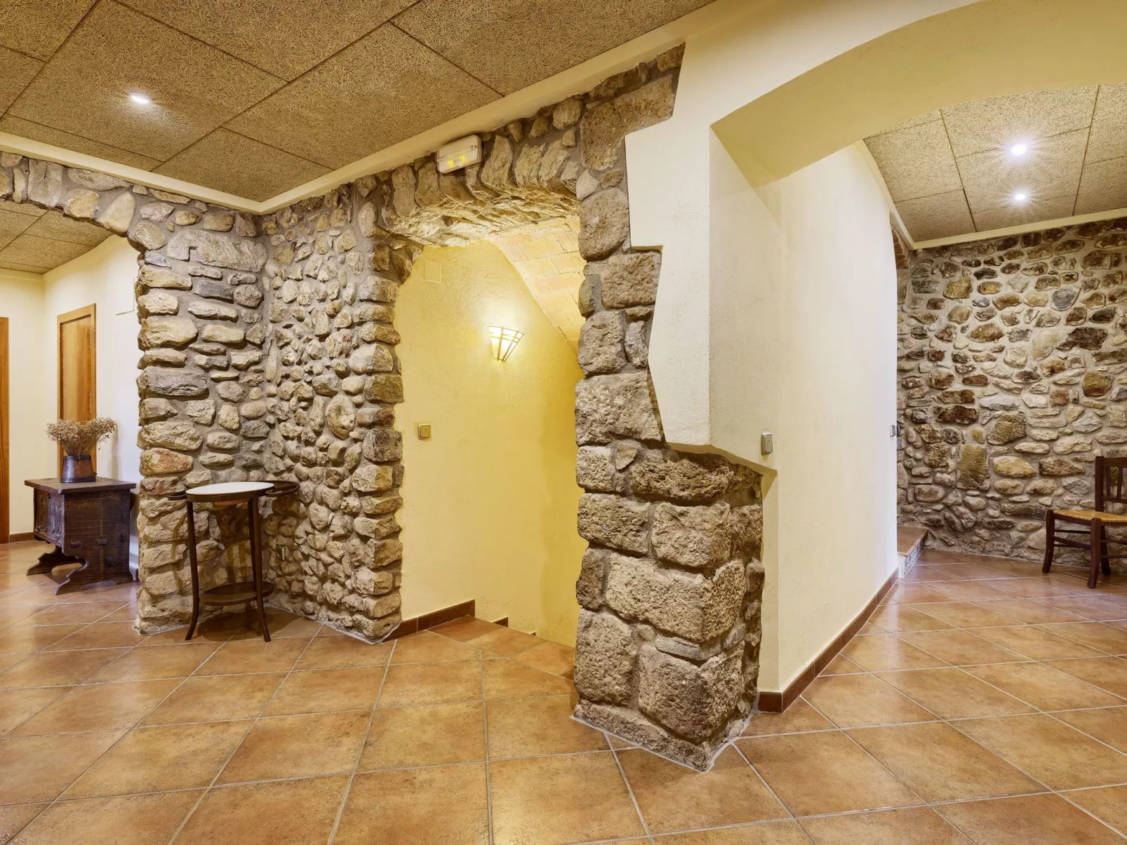 Landhaus, 8 Zimmer mit Bad, Schwimmbad, Tennis - Drinnen