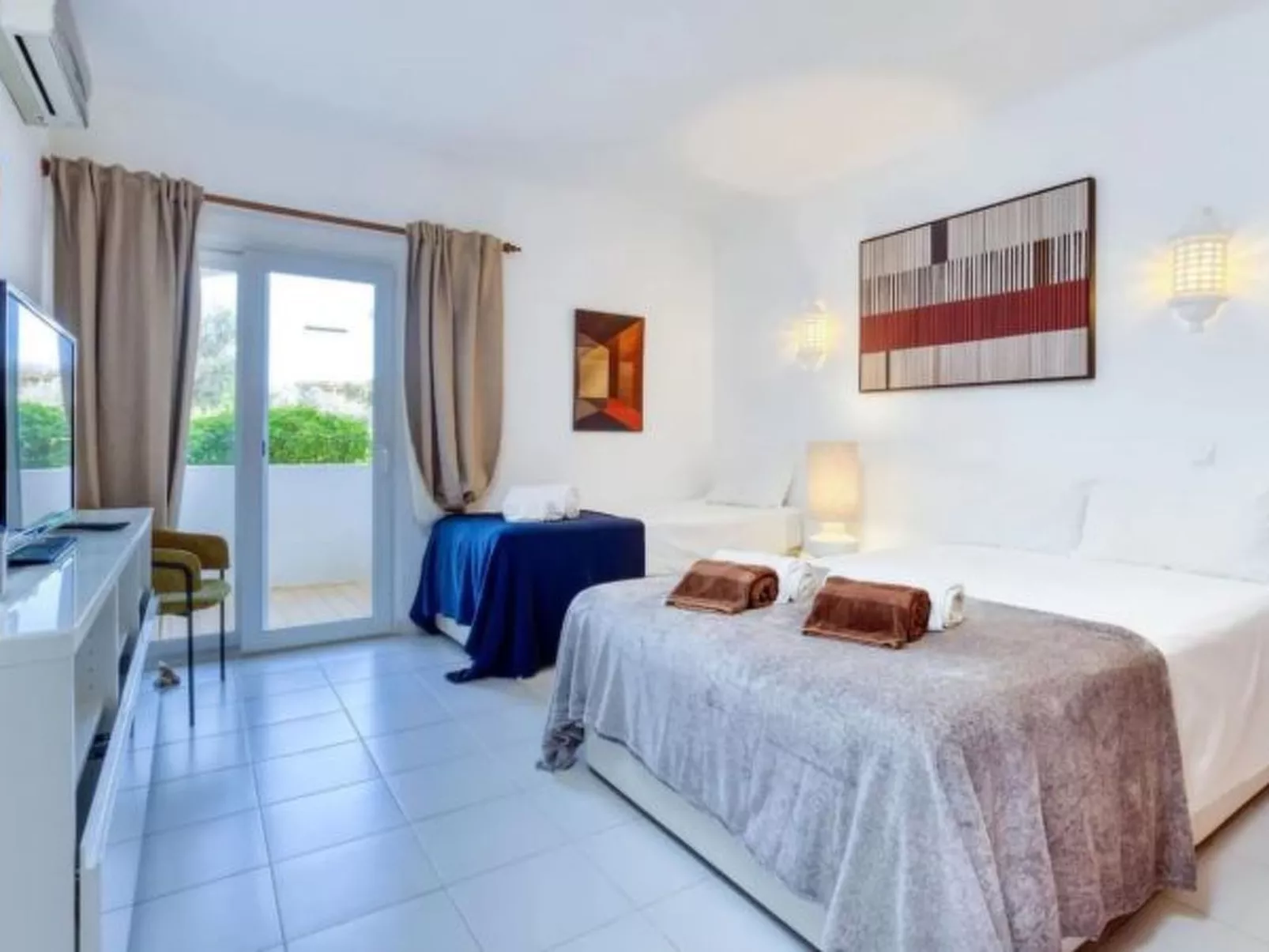 CARVOEIRO POOL HOUSE by VACATIONY - Inside