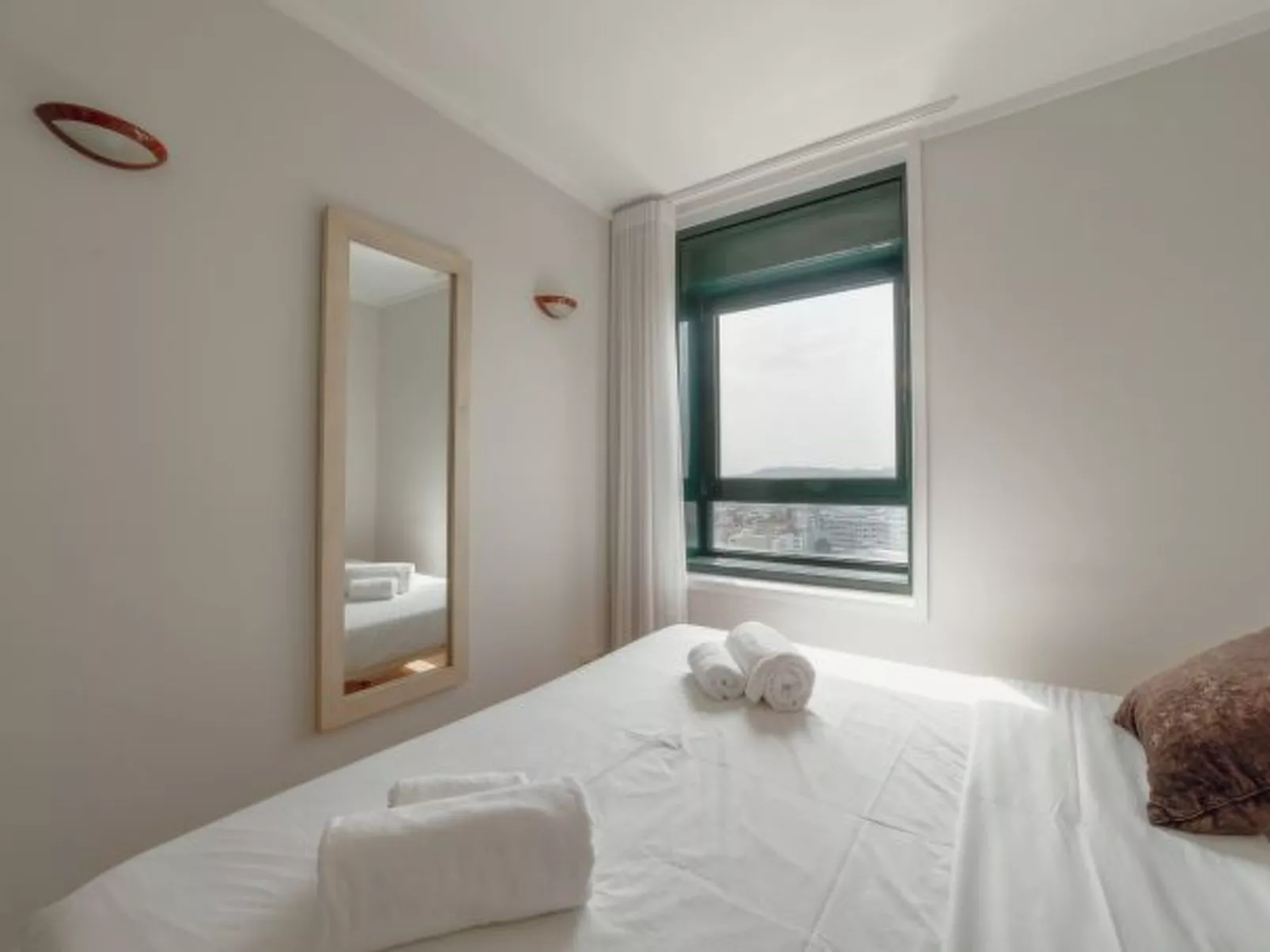 DOWNTOWN GRAND TOWER VIEW by VACATIONY - Inside