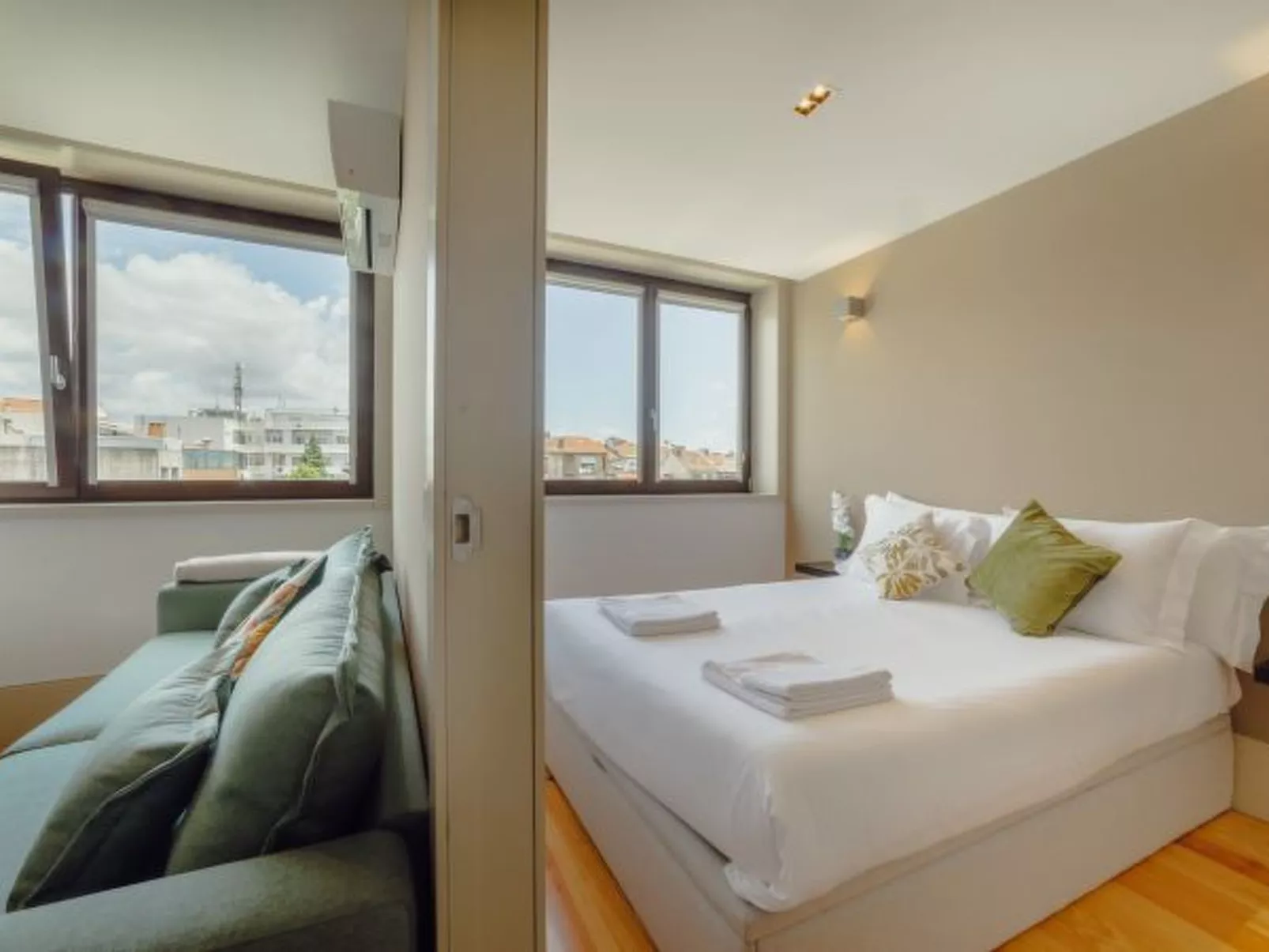 LEGACY OPORTO DESIGN APARTMENT G by VACATIONY - Inside