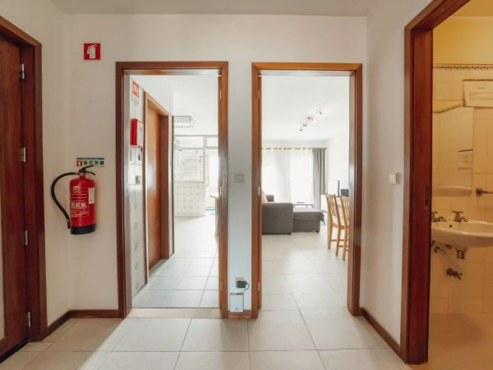 ESPINHO MODERN 3 BEDROOM APARTMENT by VACATIONY - Drinnen