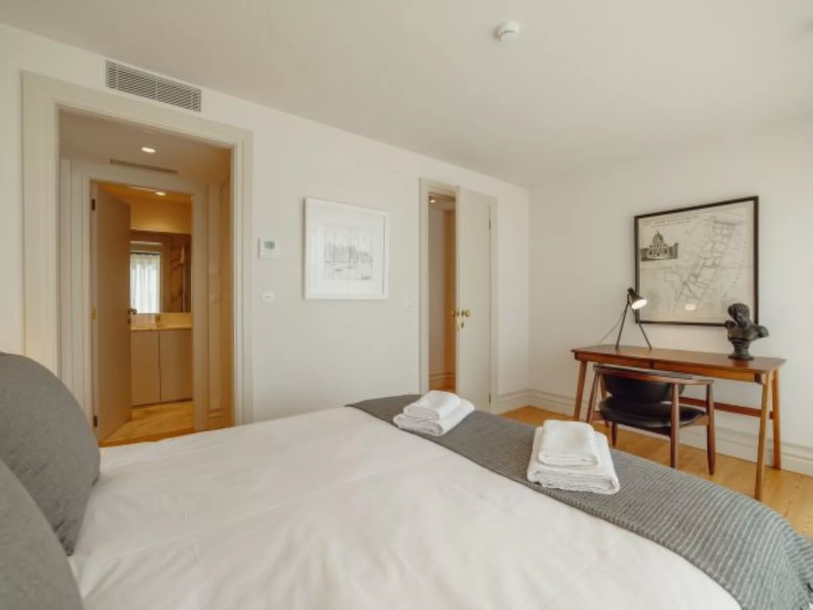 DOWNTOWN PENTHOUSE with RIVER VIEW by VACATIONY - Inside