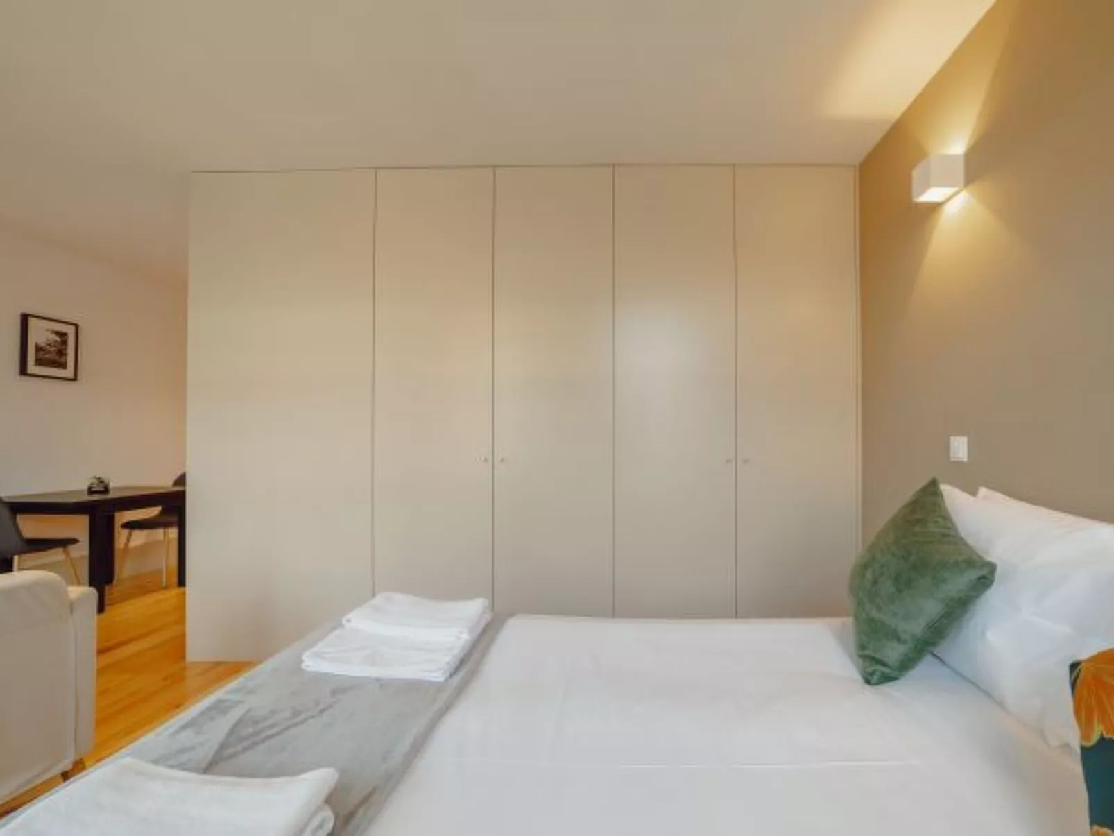 LEGACY OPORTO DESIGN APARTMENT H by VACATIONY - Inside