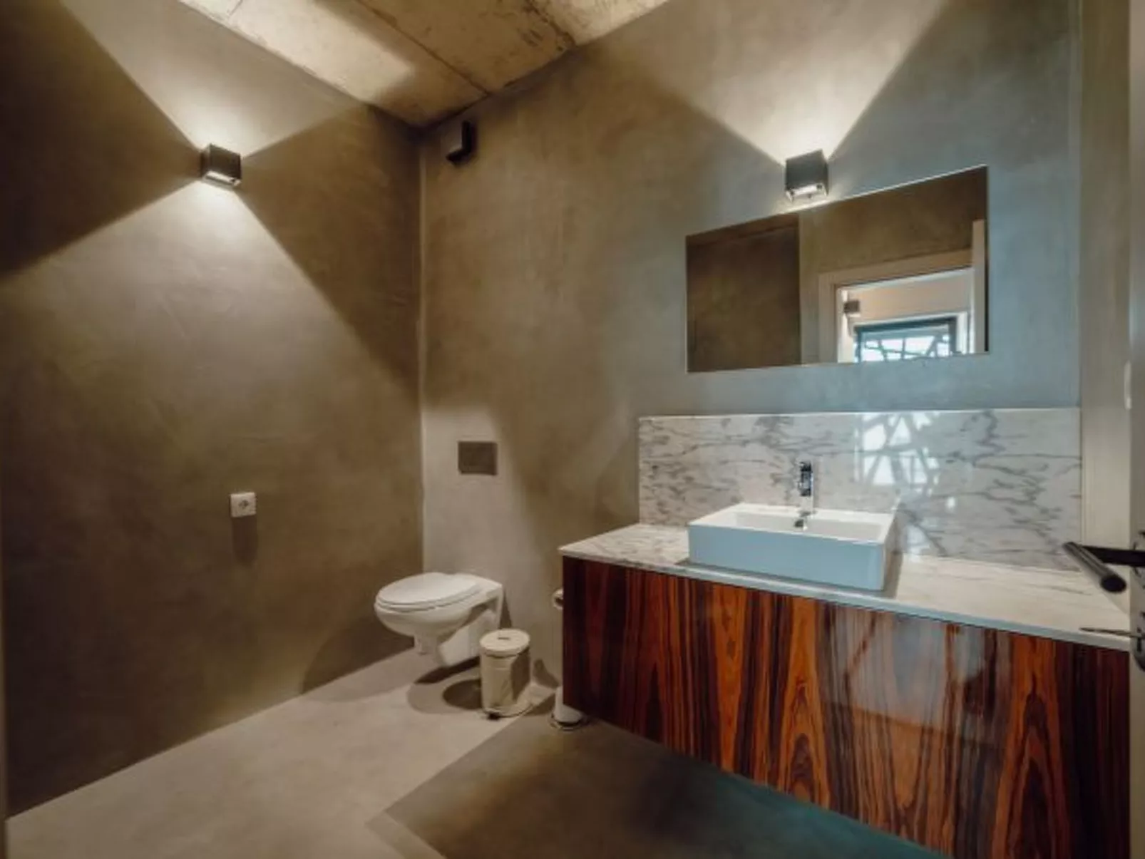 CITY CENTER PREMIUM with GARAGE by VACATIONY - Inside