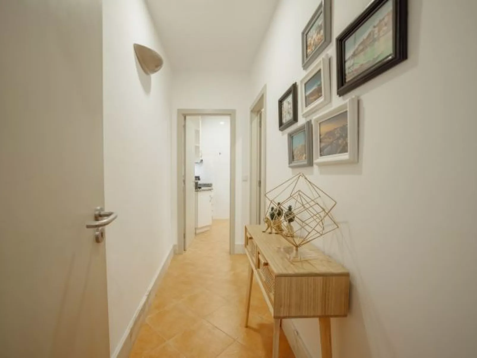 CITY CENTER COMFORT APARTMENT A by VACATIONY - Inside