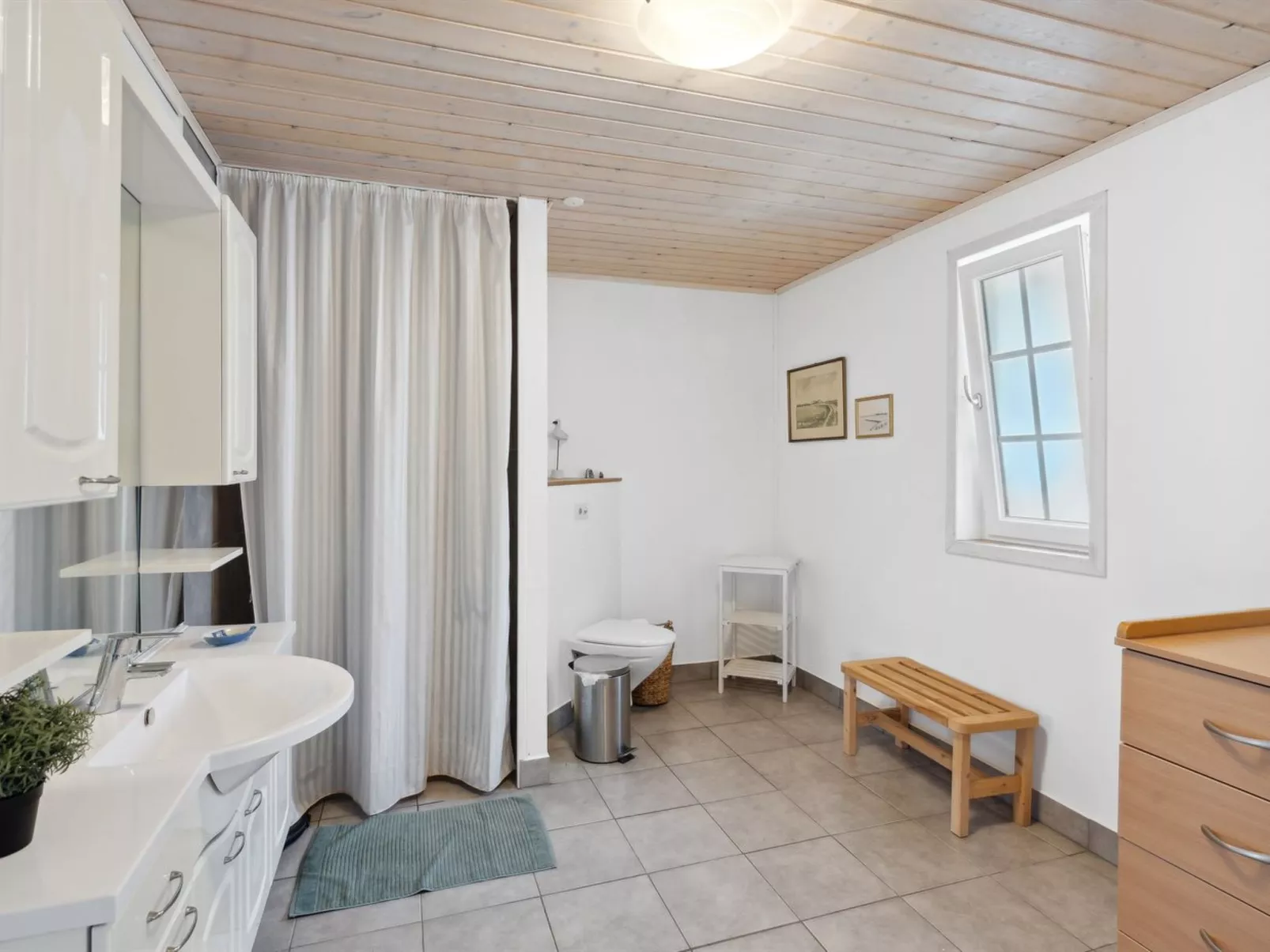 "Thorth" - 1.3km from the sea - Inside