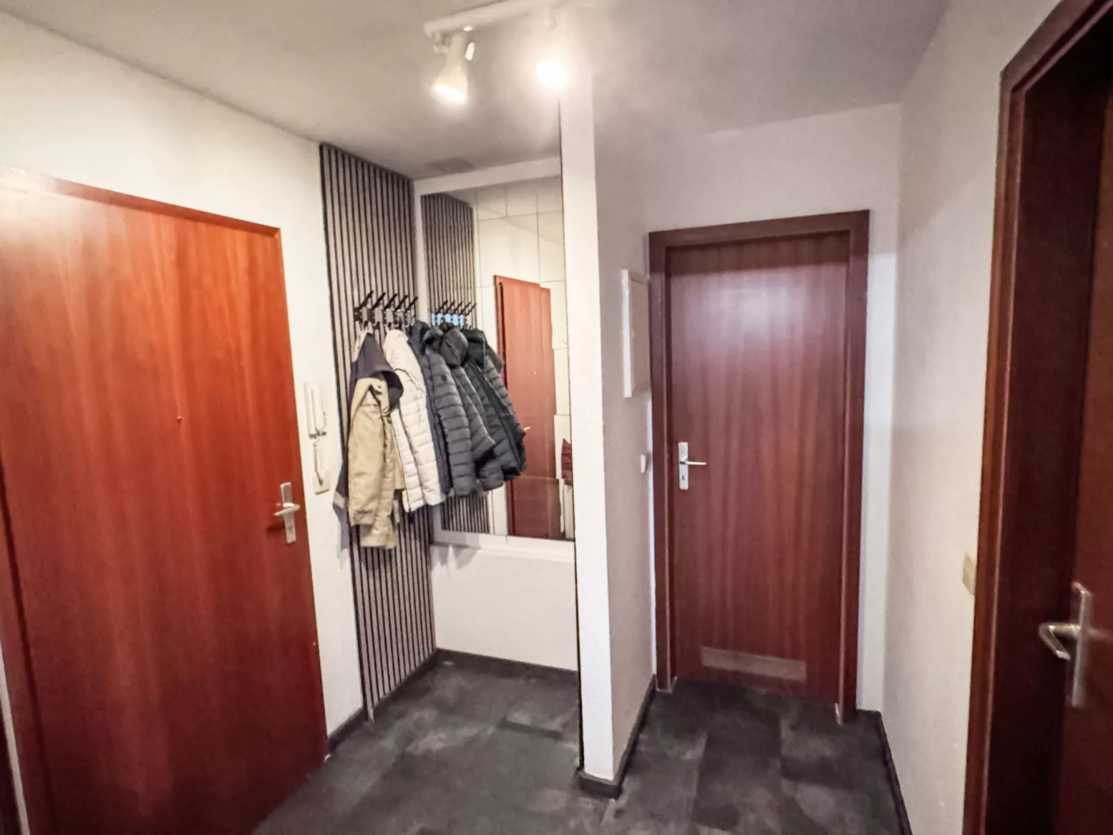 Glowe (GLW655) - Inside