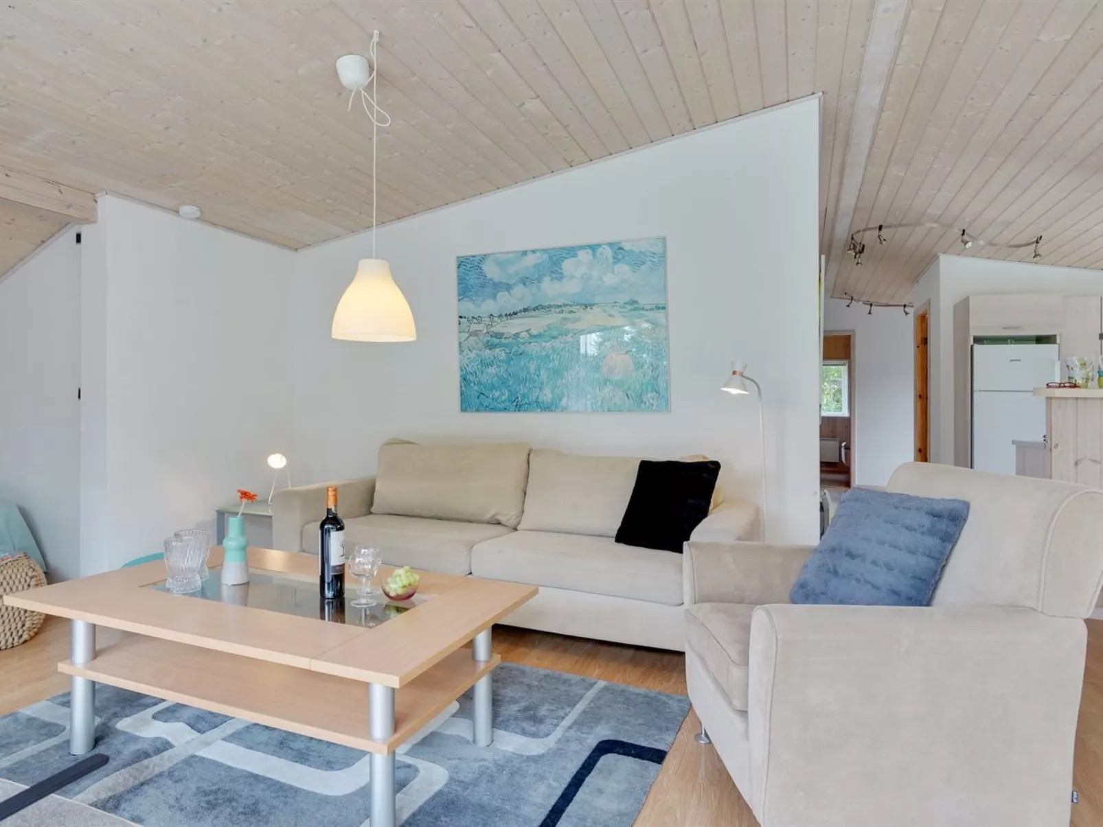 "Alvi" - 400m to the fjord - Drinnen