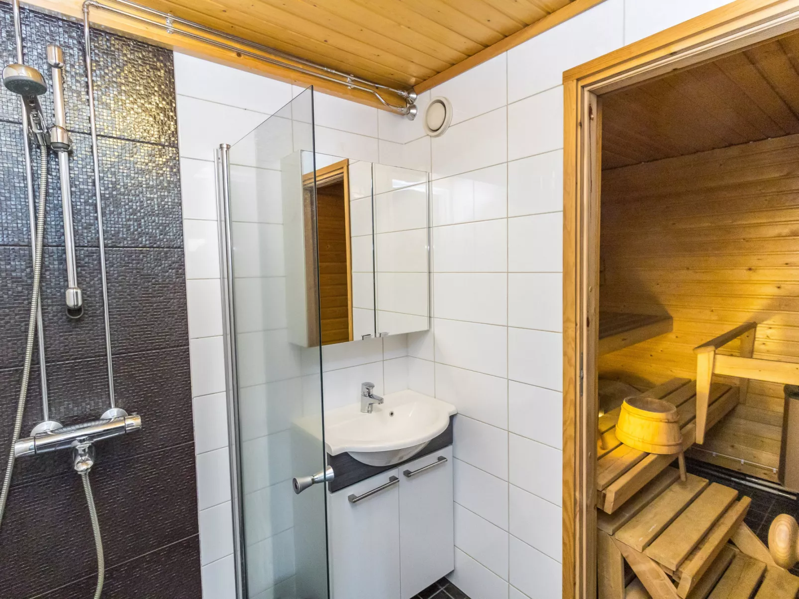 Saarihely a 5 - Drinnen