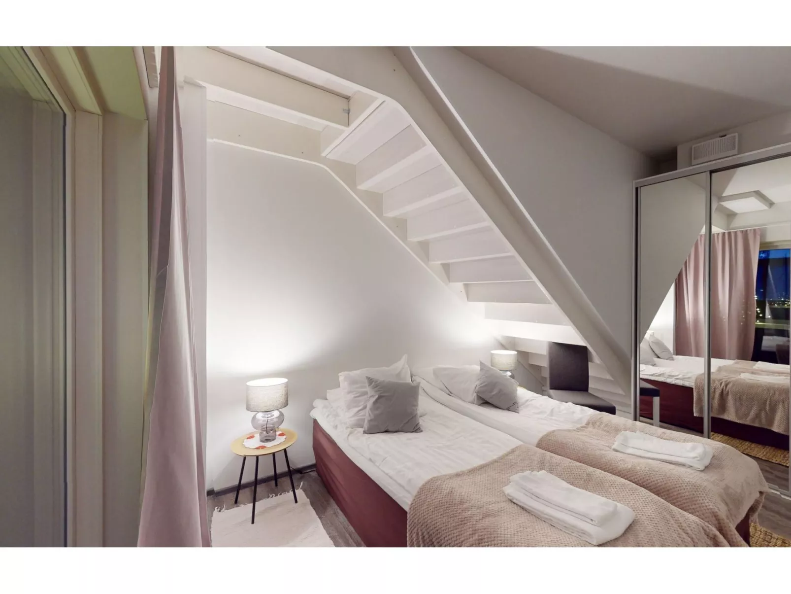 Röllimetsä d 4 - Drinnen