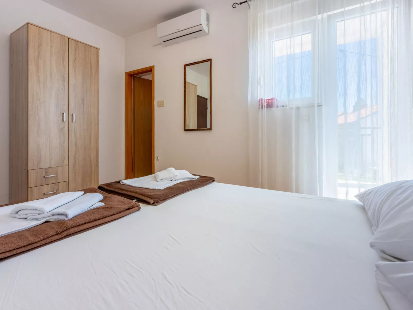 TUSTONJIC SOBA 1 / HR-10793-03 - Inside