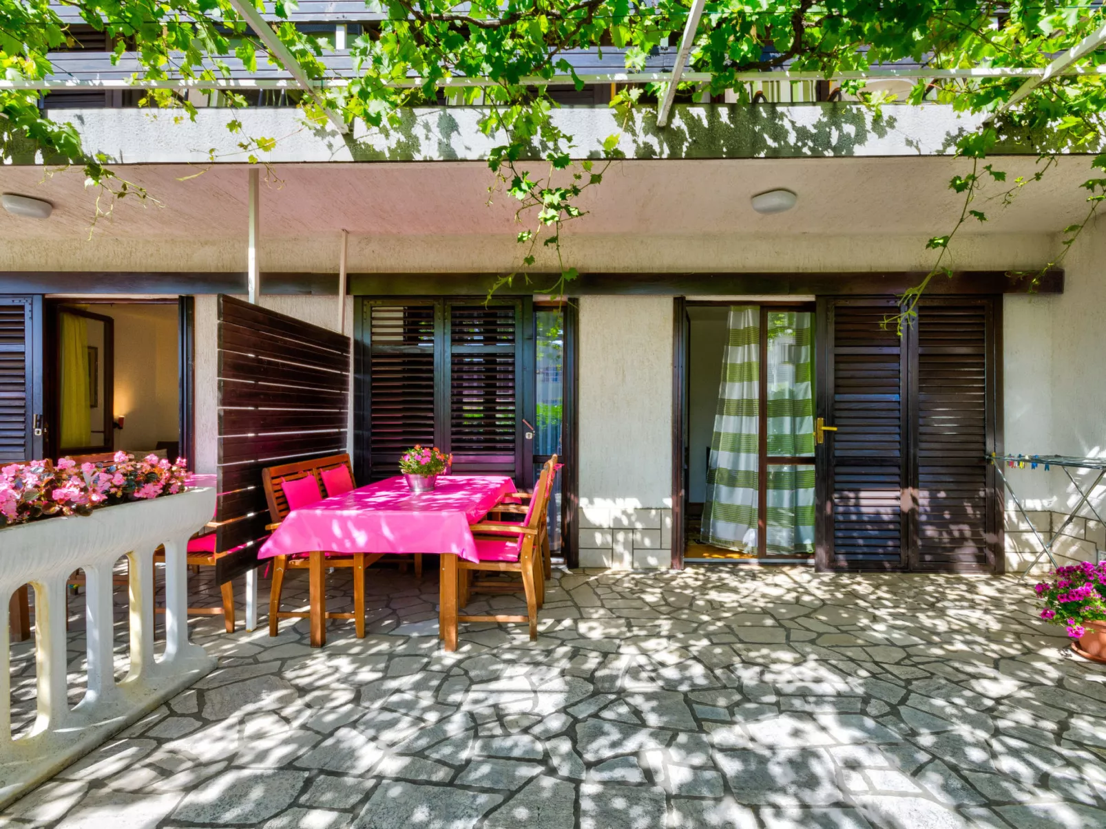 BRUKETA 3 / HR-08079-03 - Draußen