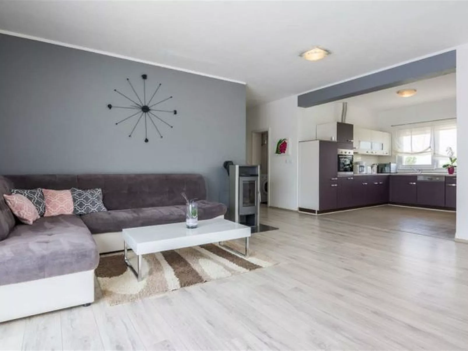 Holiday house Flora with pool - Image-tags.info