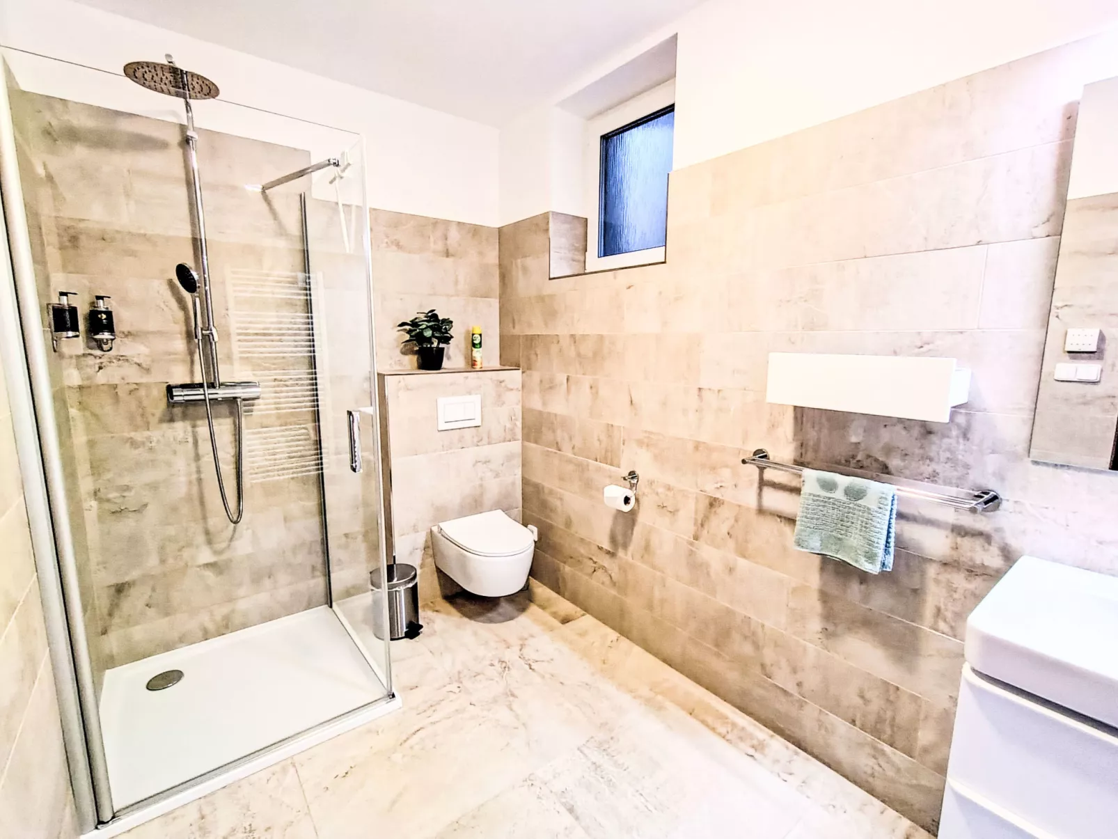 Ground Oasis with Terrace - Inside