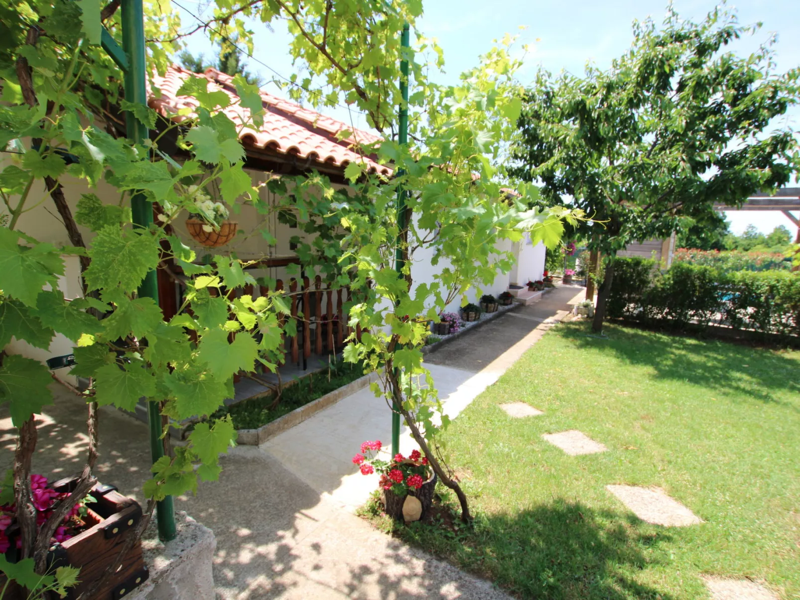 Apartment Green Garden / HR-11058-01 - Image-tags.info