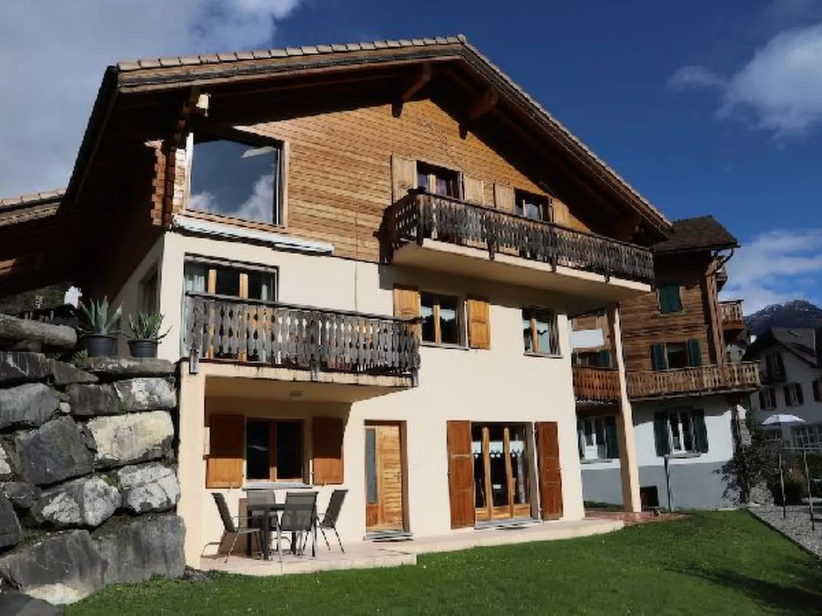 Petit Nid Douillet au Coeur de Salvan - Dehors