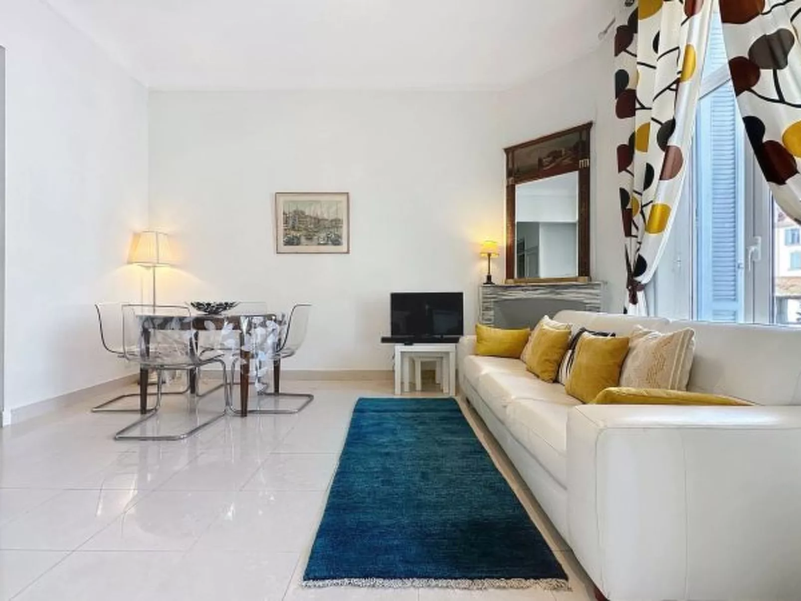 2 bedroom Forville 8 mins to the Palais 328 - Image-tags.info