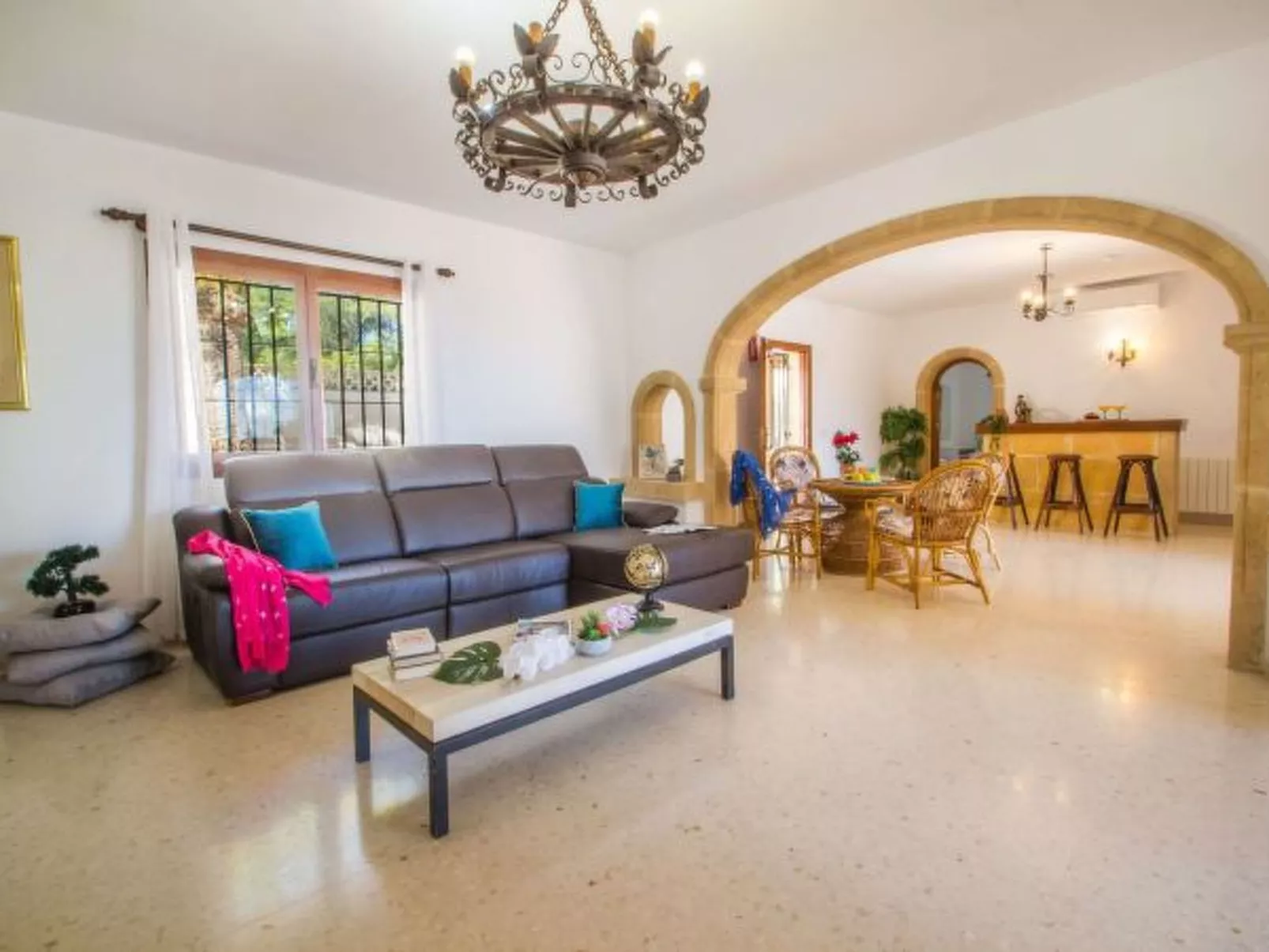 Villa Moskoa - PlusHolidays - Image-tags.info