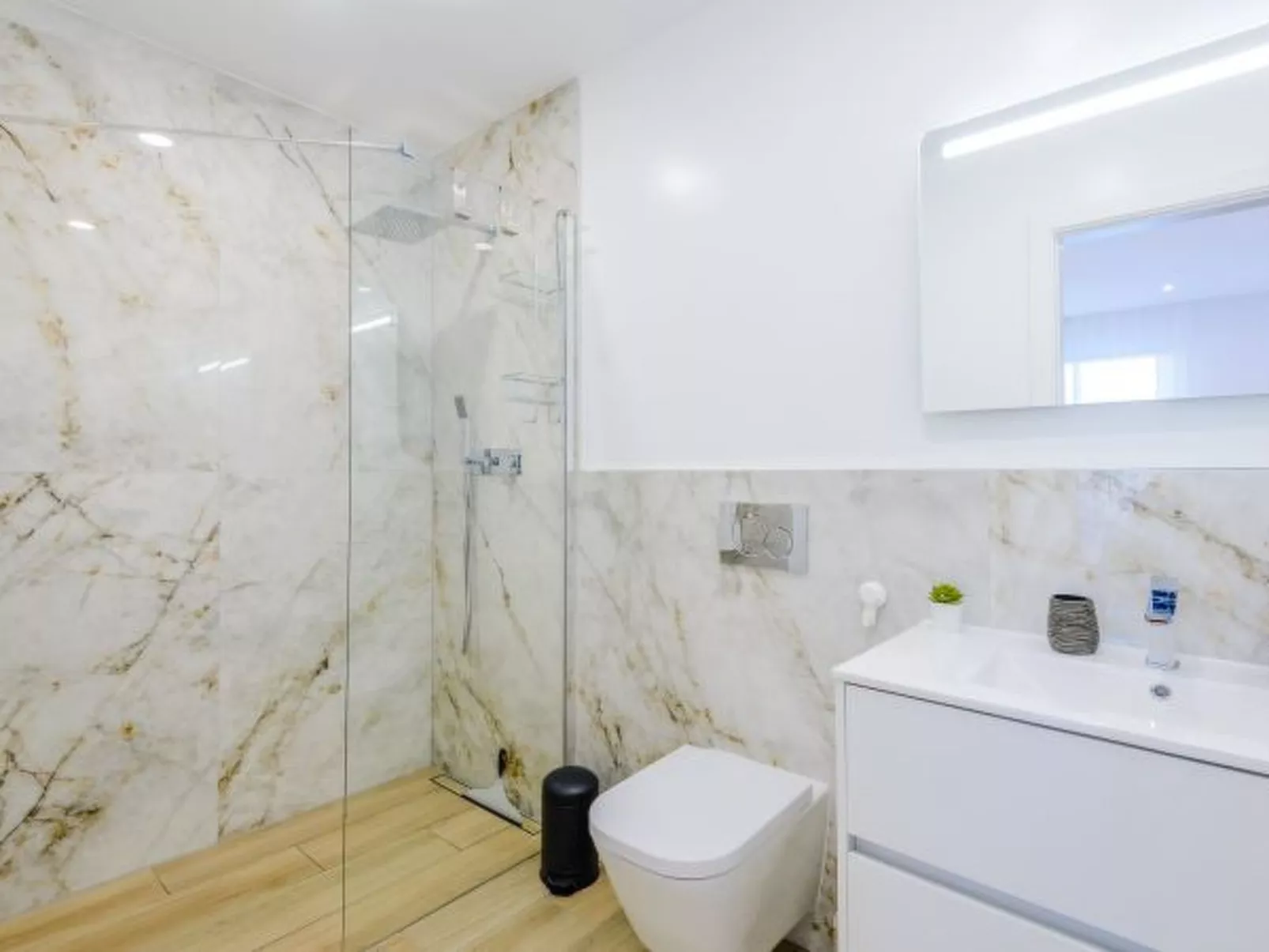 The Little Paradise with Sea Views - Inside