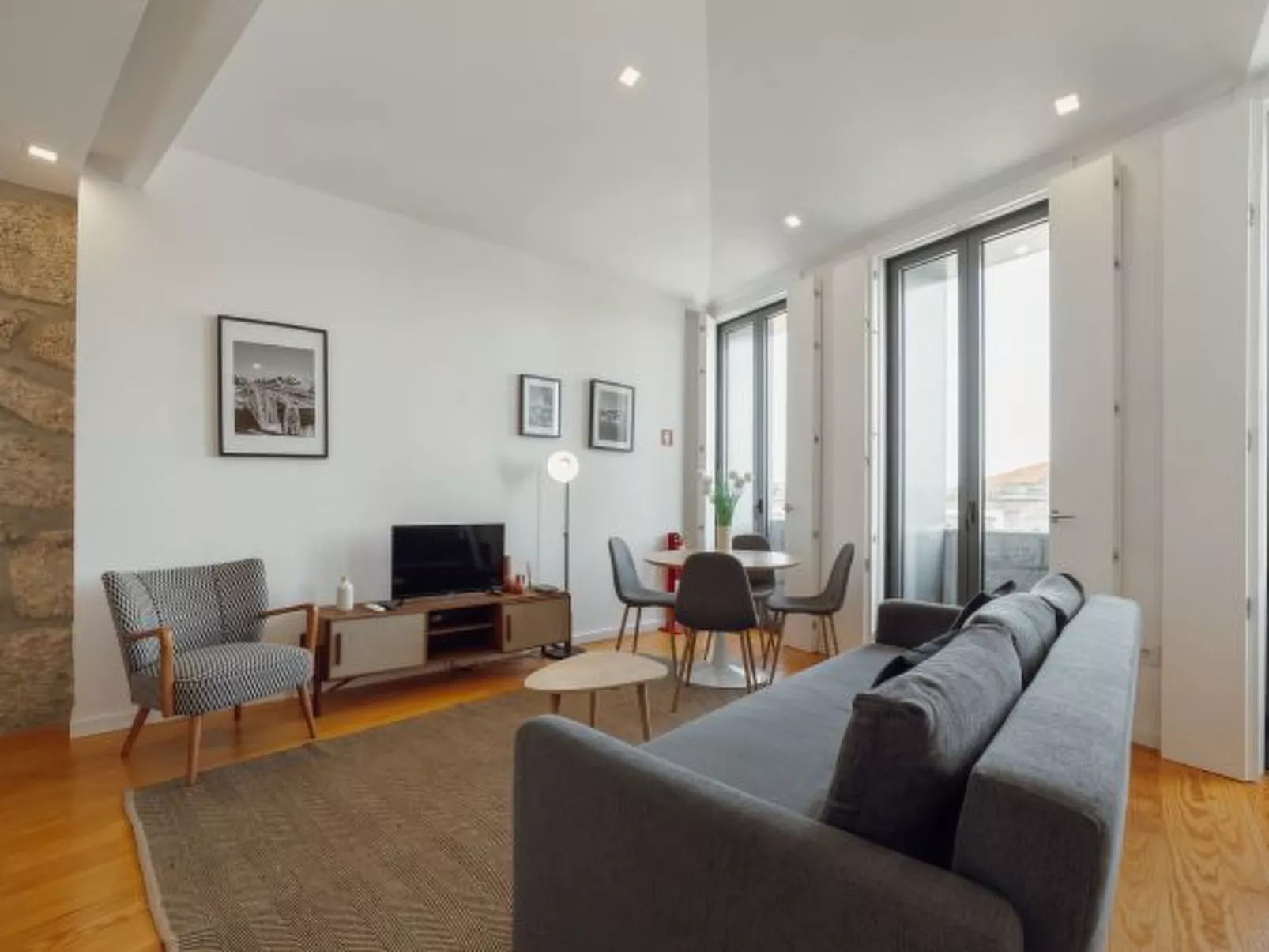 COURTYARD OPORTO DESIGN APARTMENT F - Inside