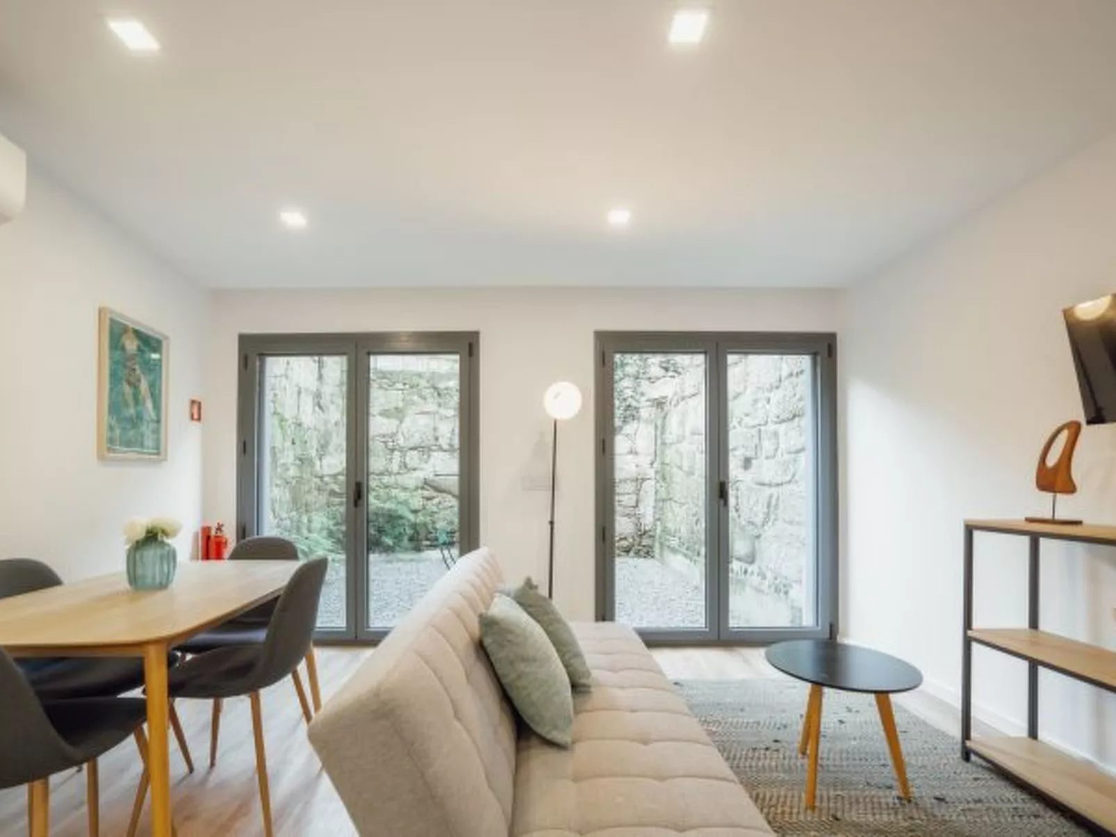 COURTYARD OPORTO DESIGN APARTMENT K WITH TERRACE - Inside