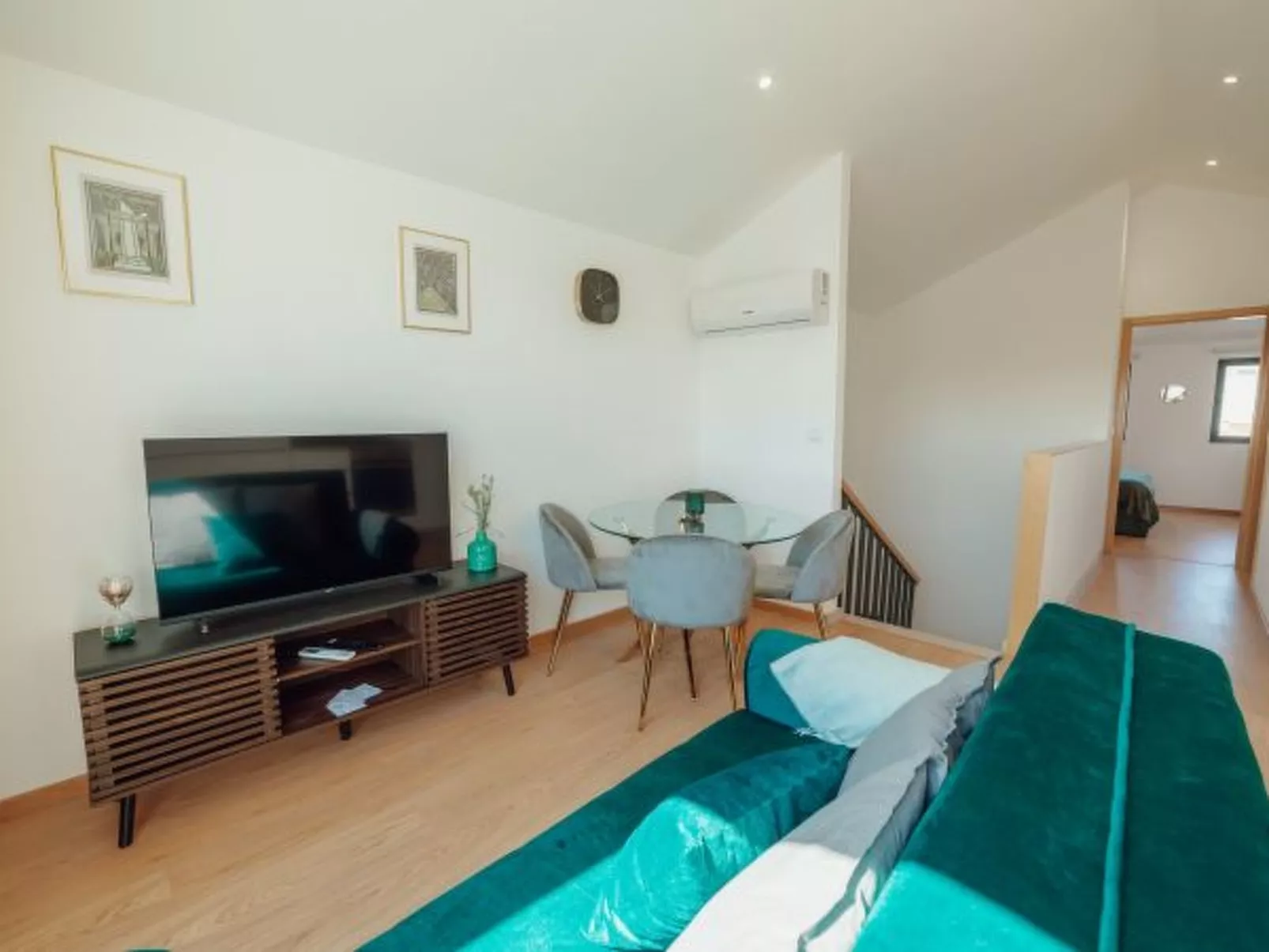 MODERN & STYLISH APARTMENT III by VACATIONY - Inside