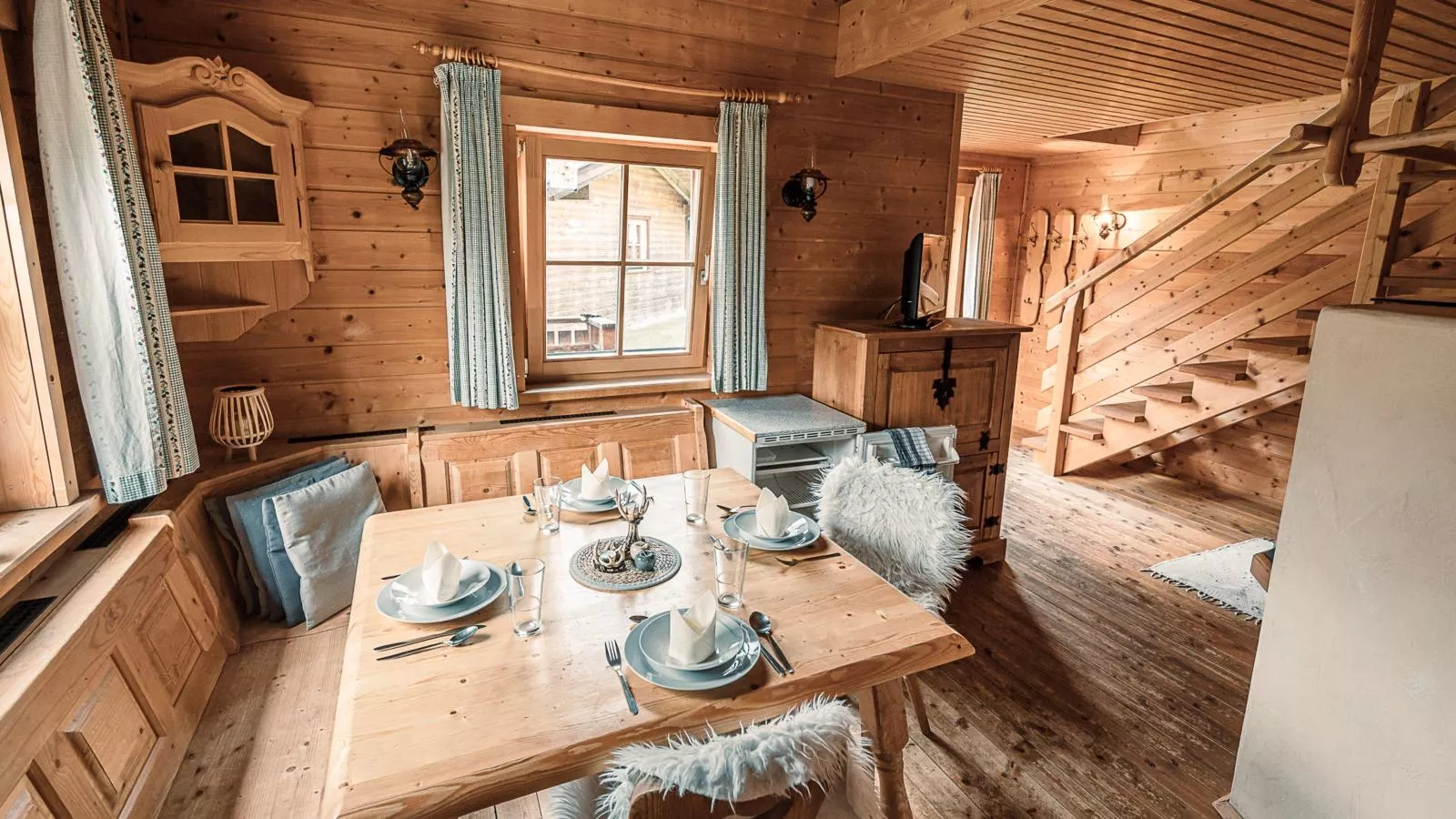 Urige Doppelhaushälften 1 und 2-Dining room