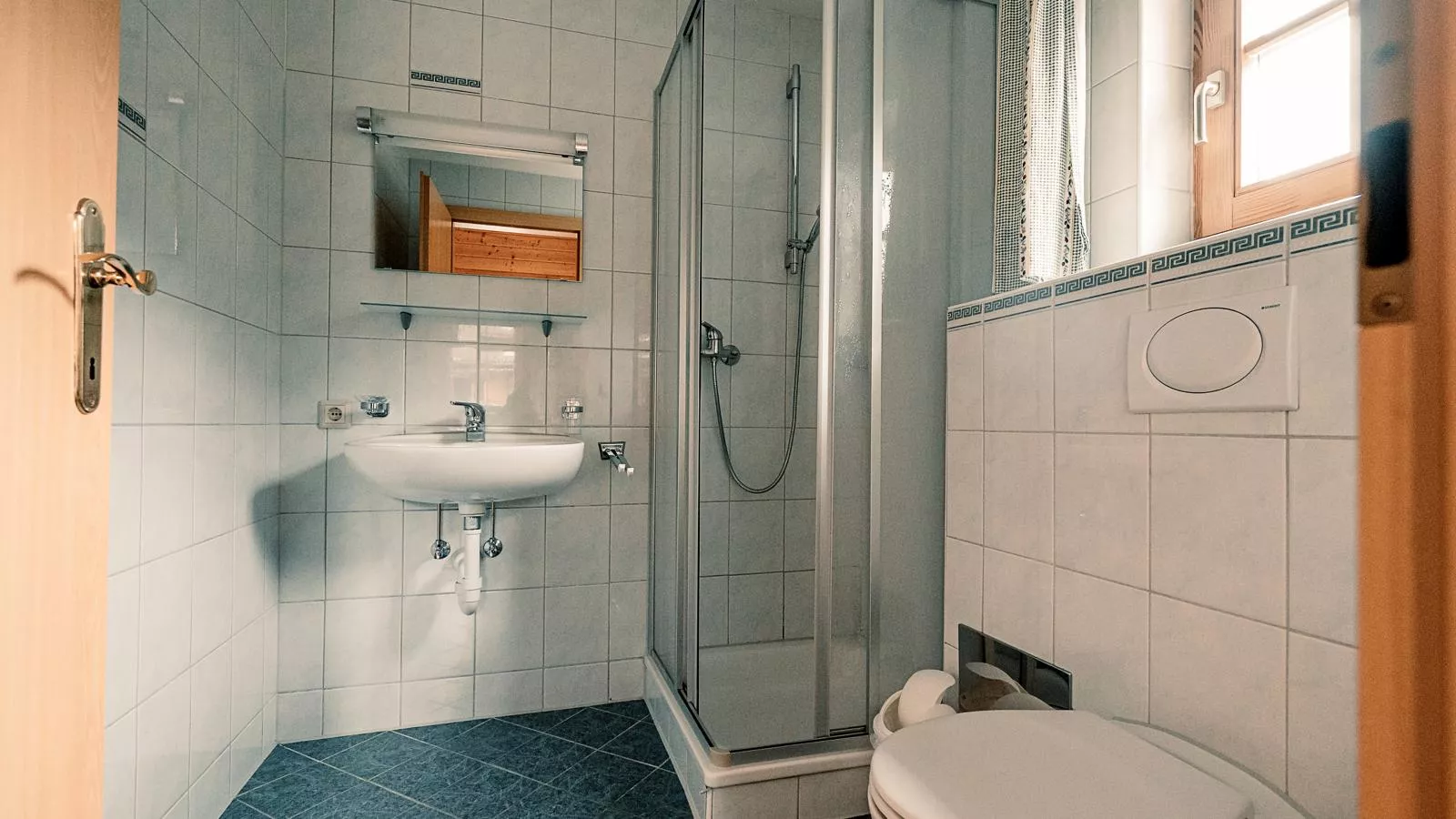 Urige Doppelhaushälften 1 und 2-Bathroom