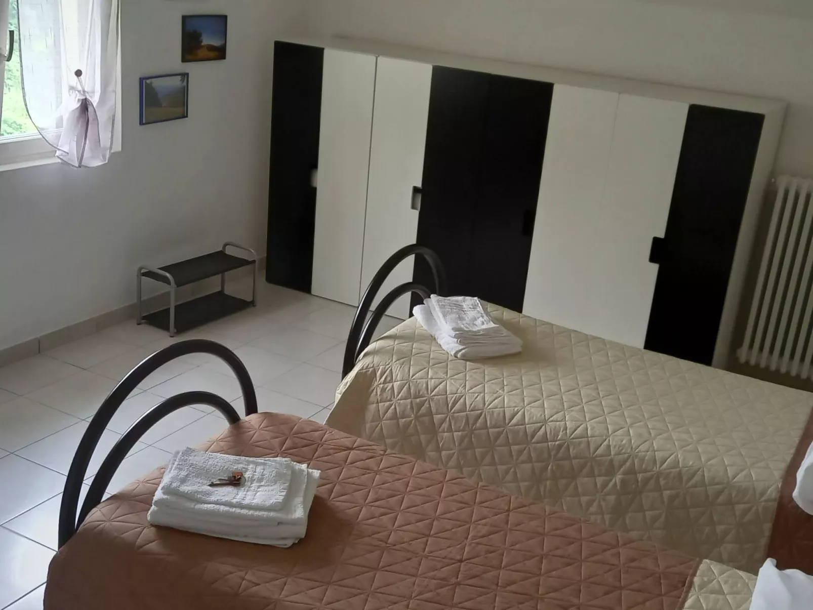 Ferienzimmer in Tolasudolsa Zimmer Frühstück - Inside