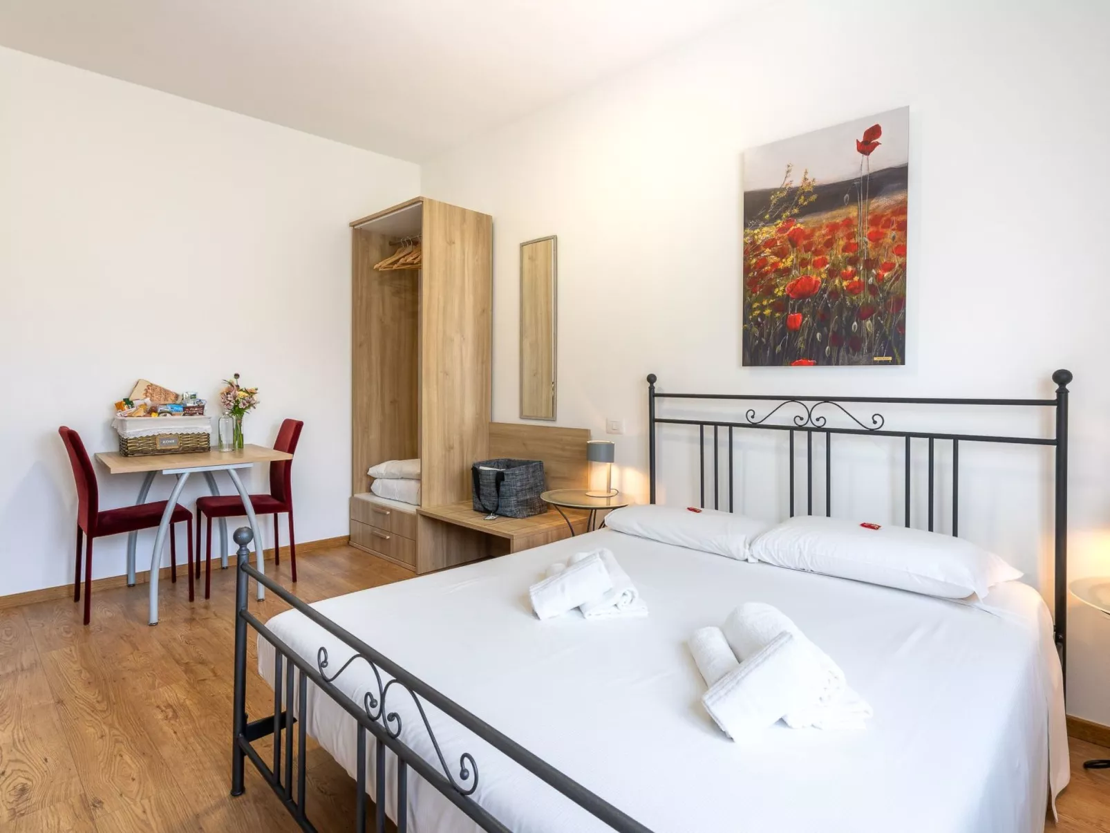 Zimmer mit Bad in einer Einrichtung mit Wellness-Center - Dedans