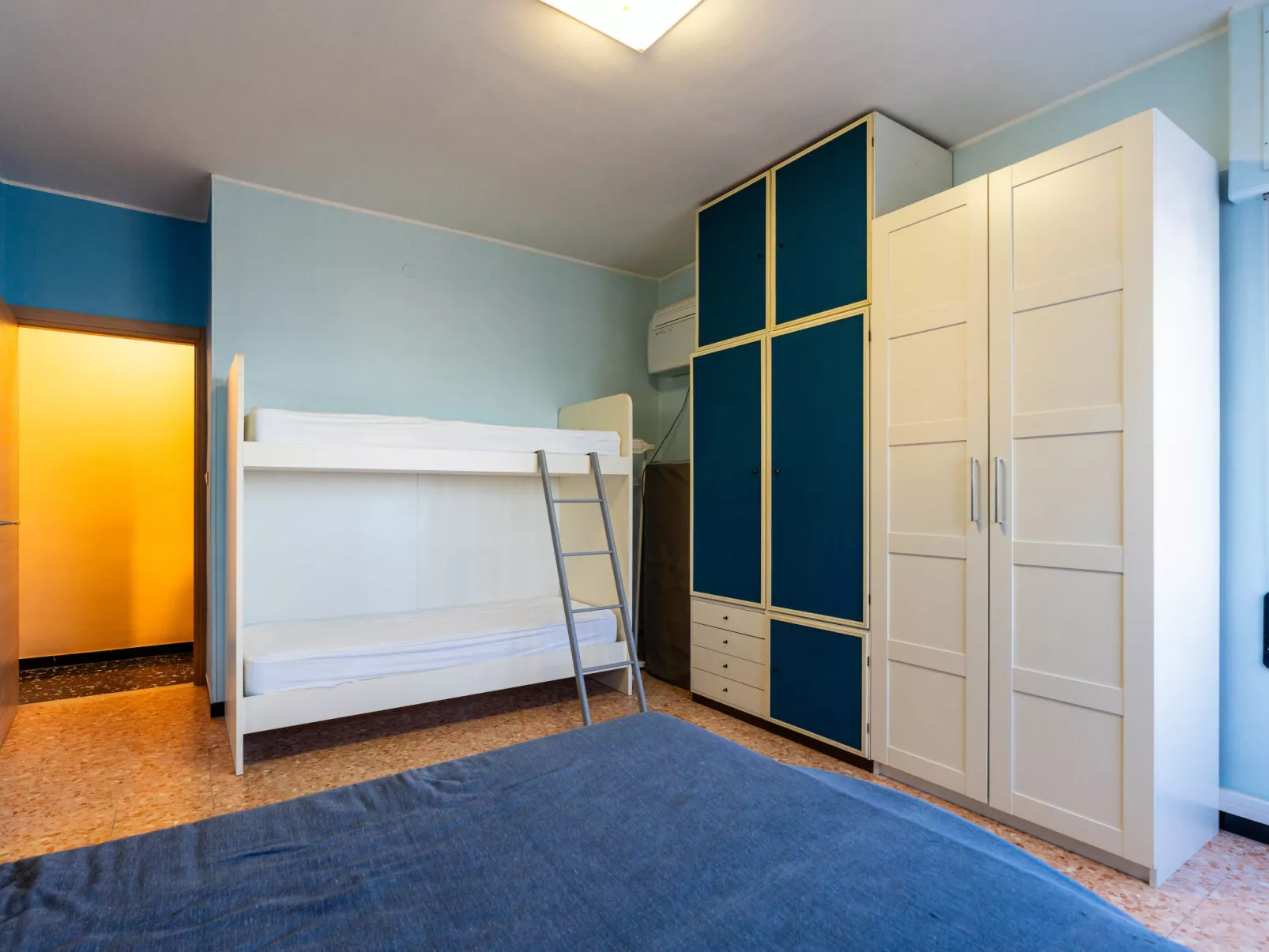 Holiday Home - Inside