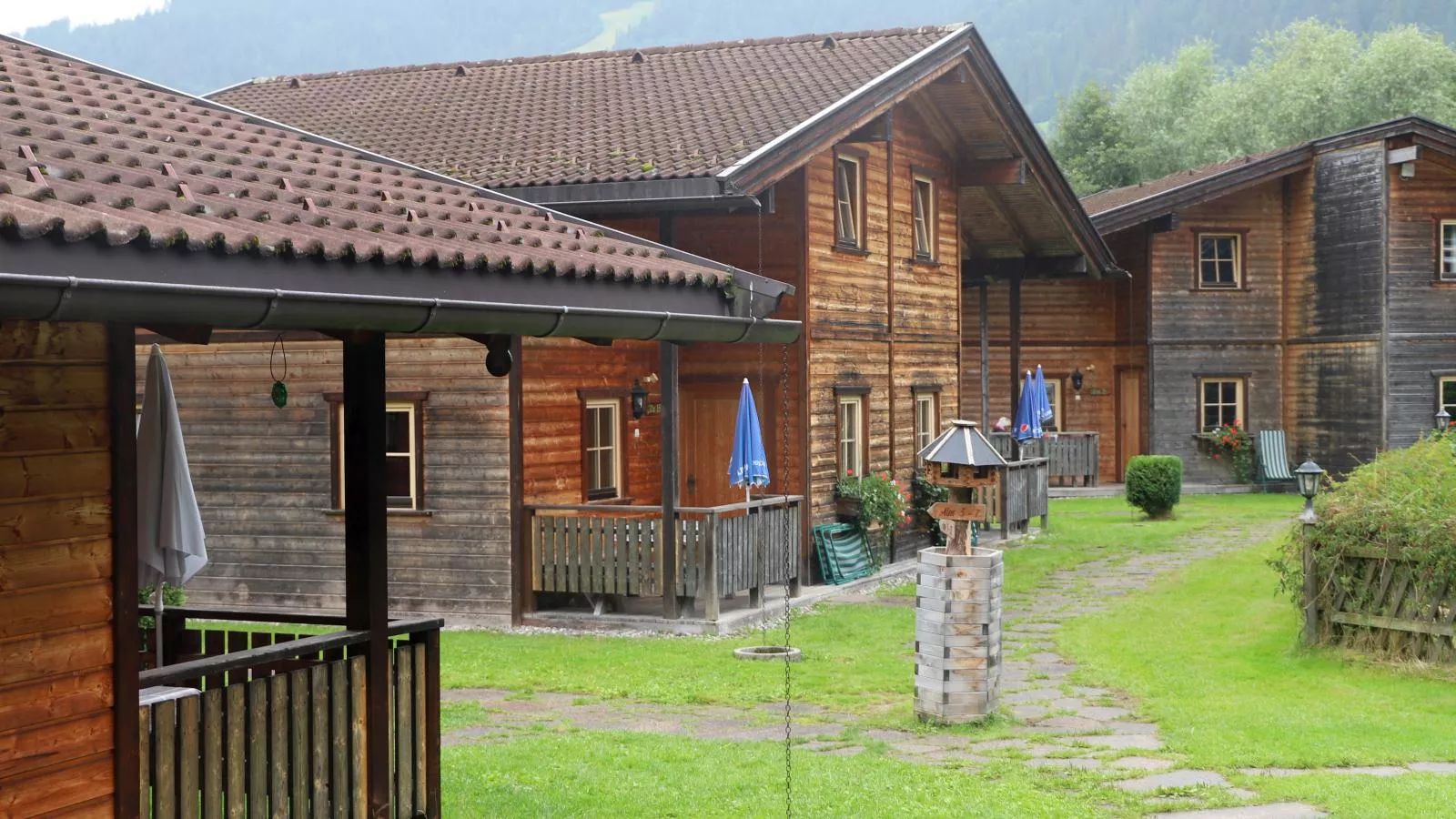 Urige Doppelhaushälften 1 und 2-Exterior summer