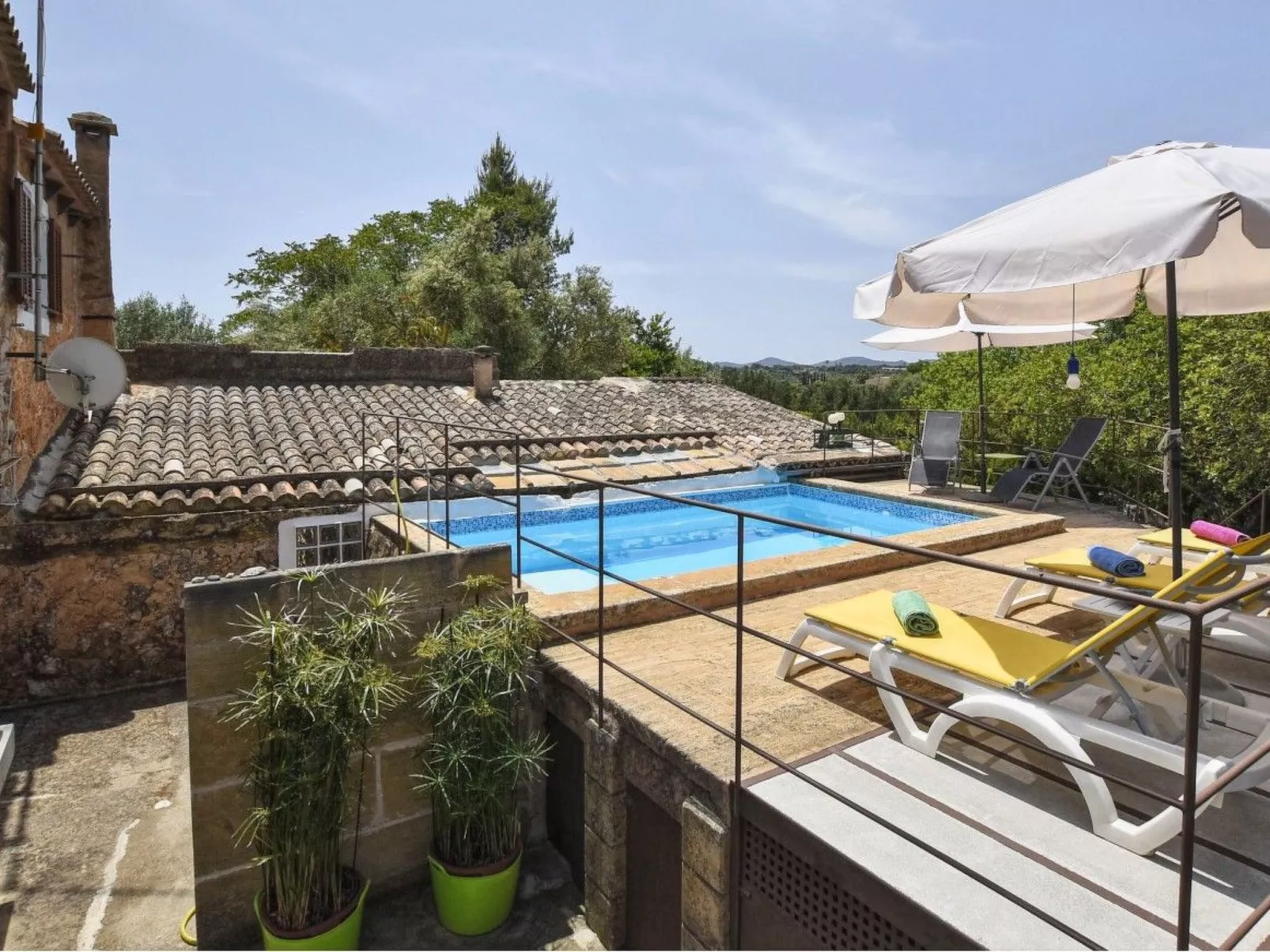 MONTSERRAT  ( SON PERETO ) - Draußen