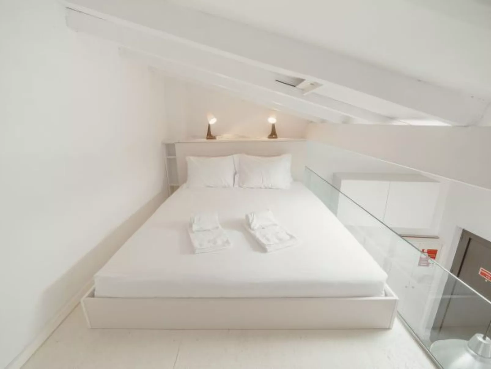 MEZZANINE STYLISH APARTMENT P by VACATIONY - Inside