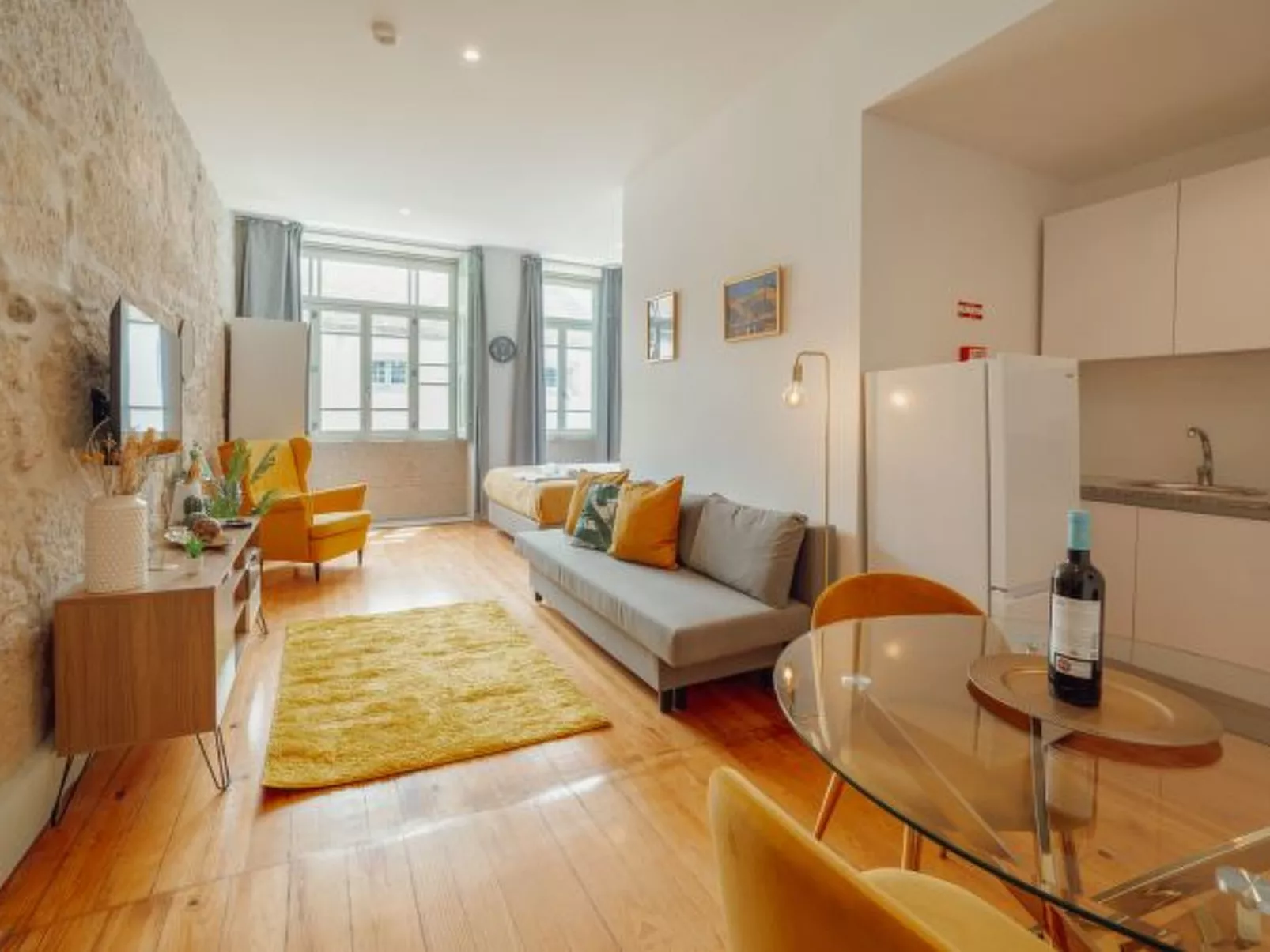 DOWNTOWN SUITE C by VACATIONY - Drinnen