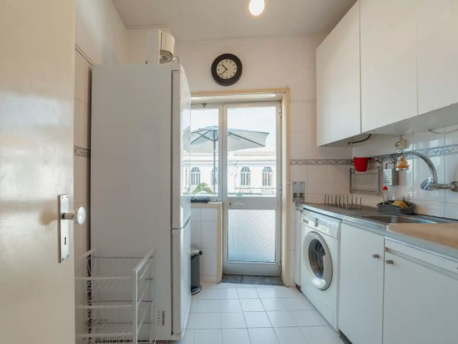 DOWNTOWN CLASSIC WITH TERRACE by VACATIONY - Drinnen