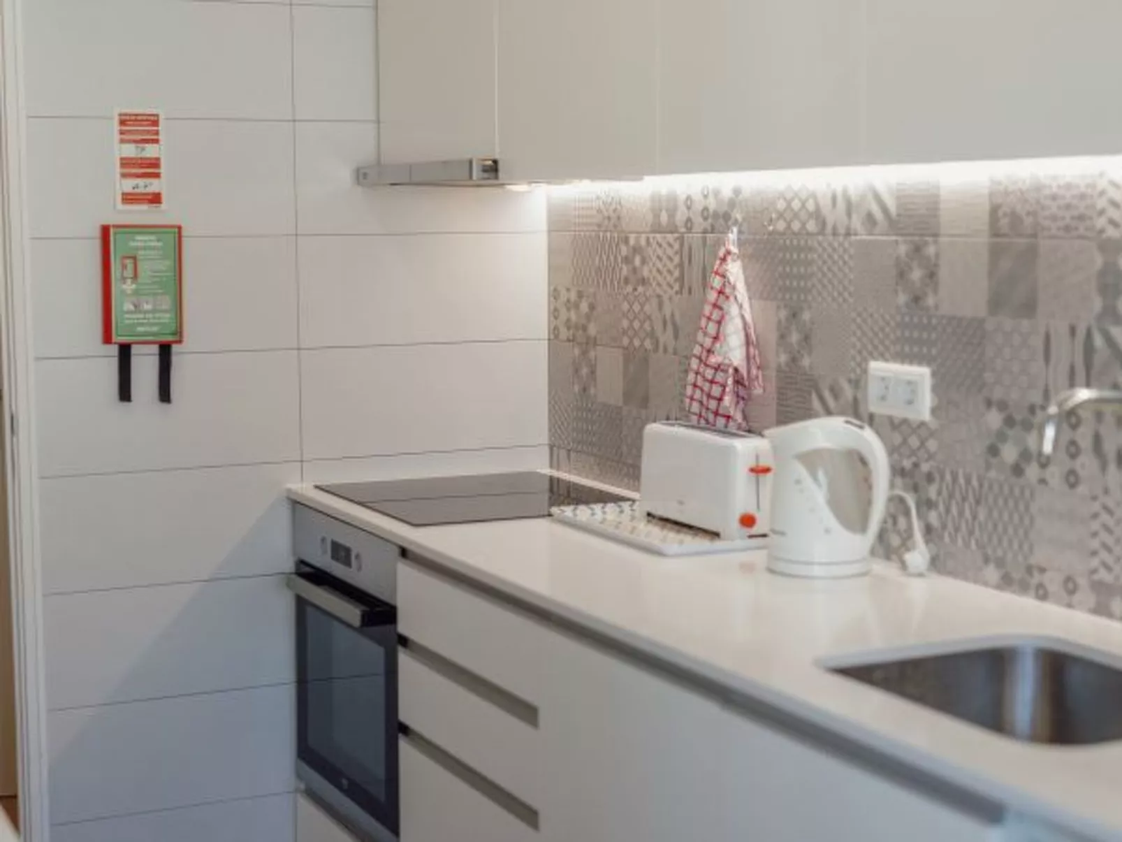 DOWNTOWN DESIGN WITH BALCONY by VACATIONY - Inside