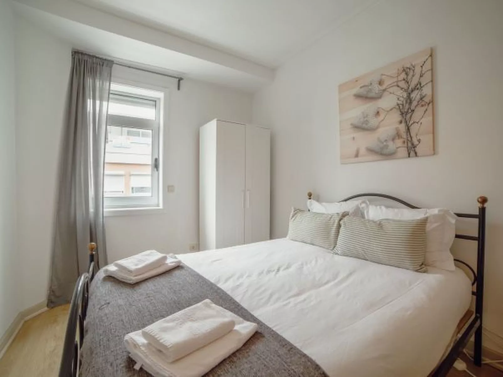 ALEGRIA CITY CENTER with ELEVATOR by VACATIONY - Inside