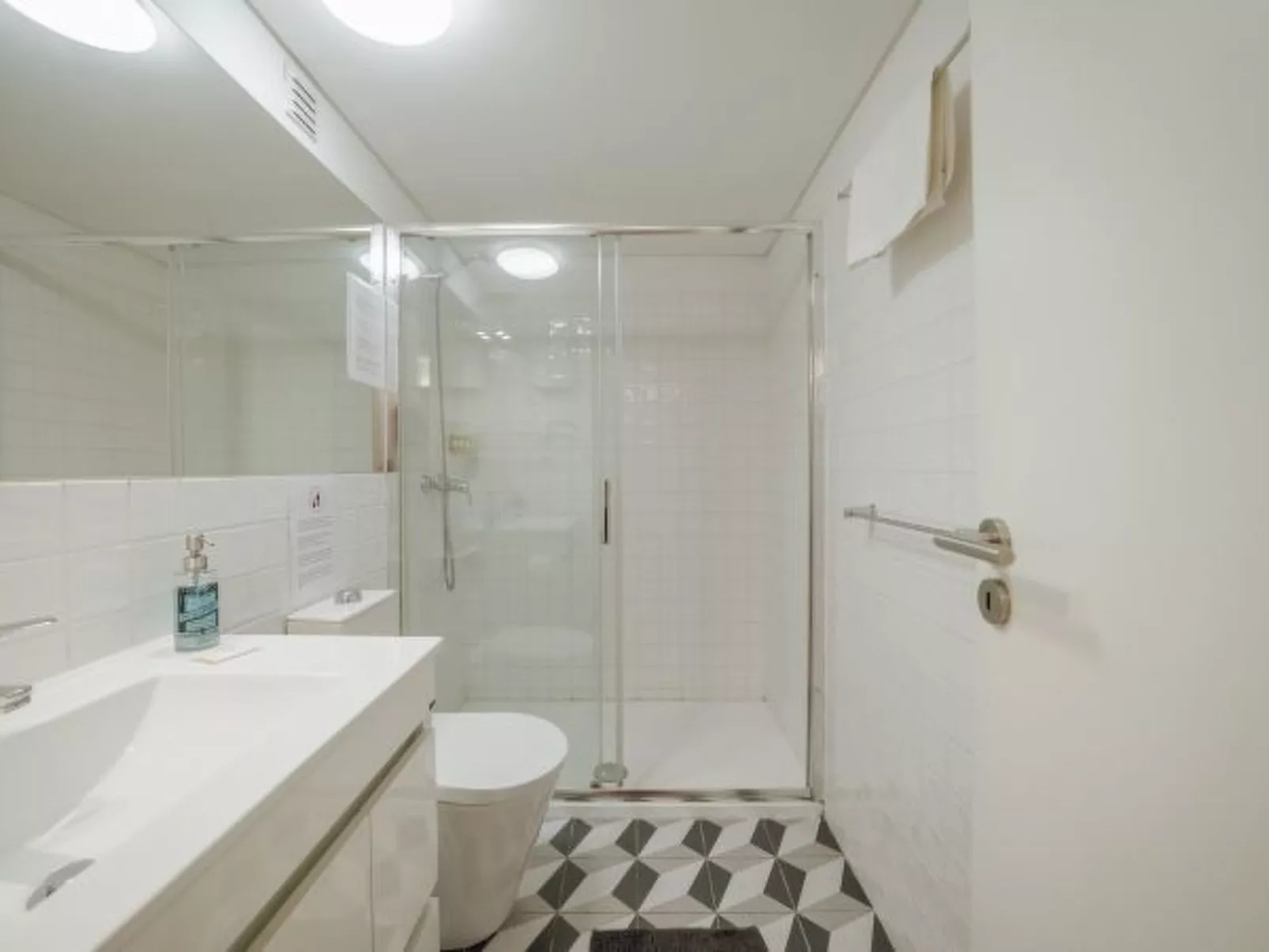 HISTORIC & BRIGHT BOLHAO MEZZANINE by VACATIONY - Dedans